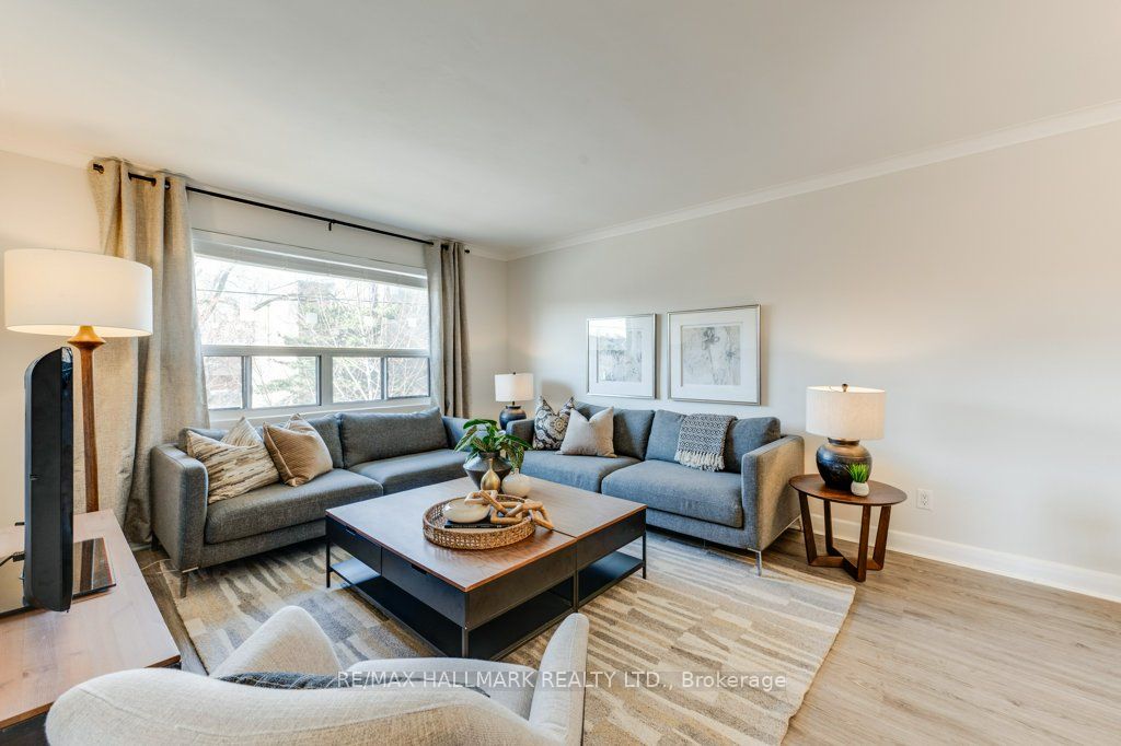 225 Woodville Avenue Upper, Toronto, On M4j 2r4