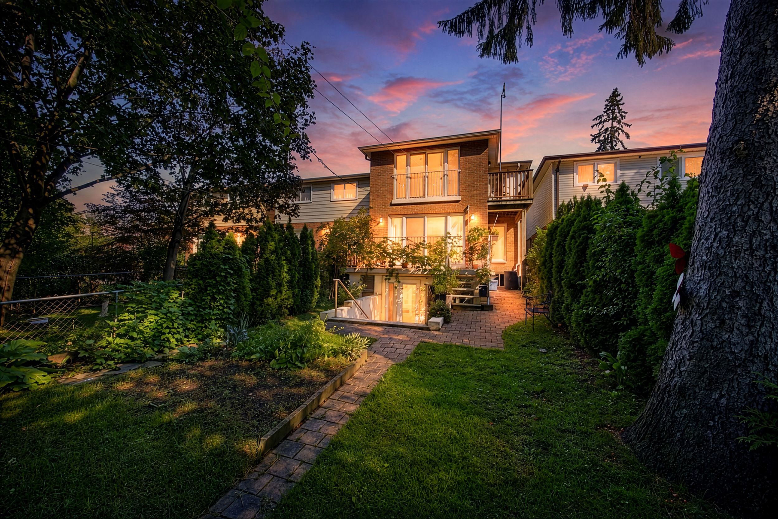 15 Craiglee Drive, Toronto, On M1n 2l7