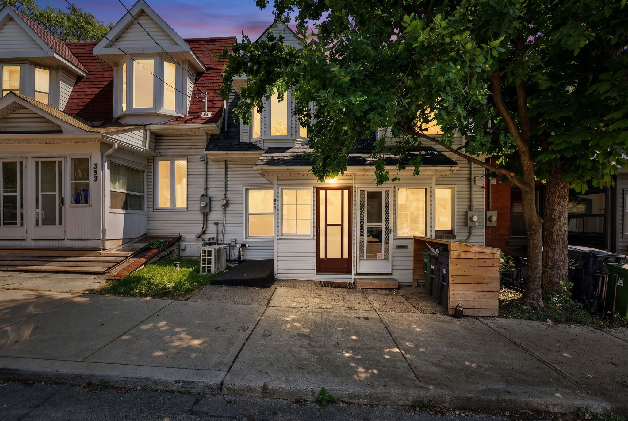 391 Jones Avenue, Toronto, On M4j 3g5