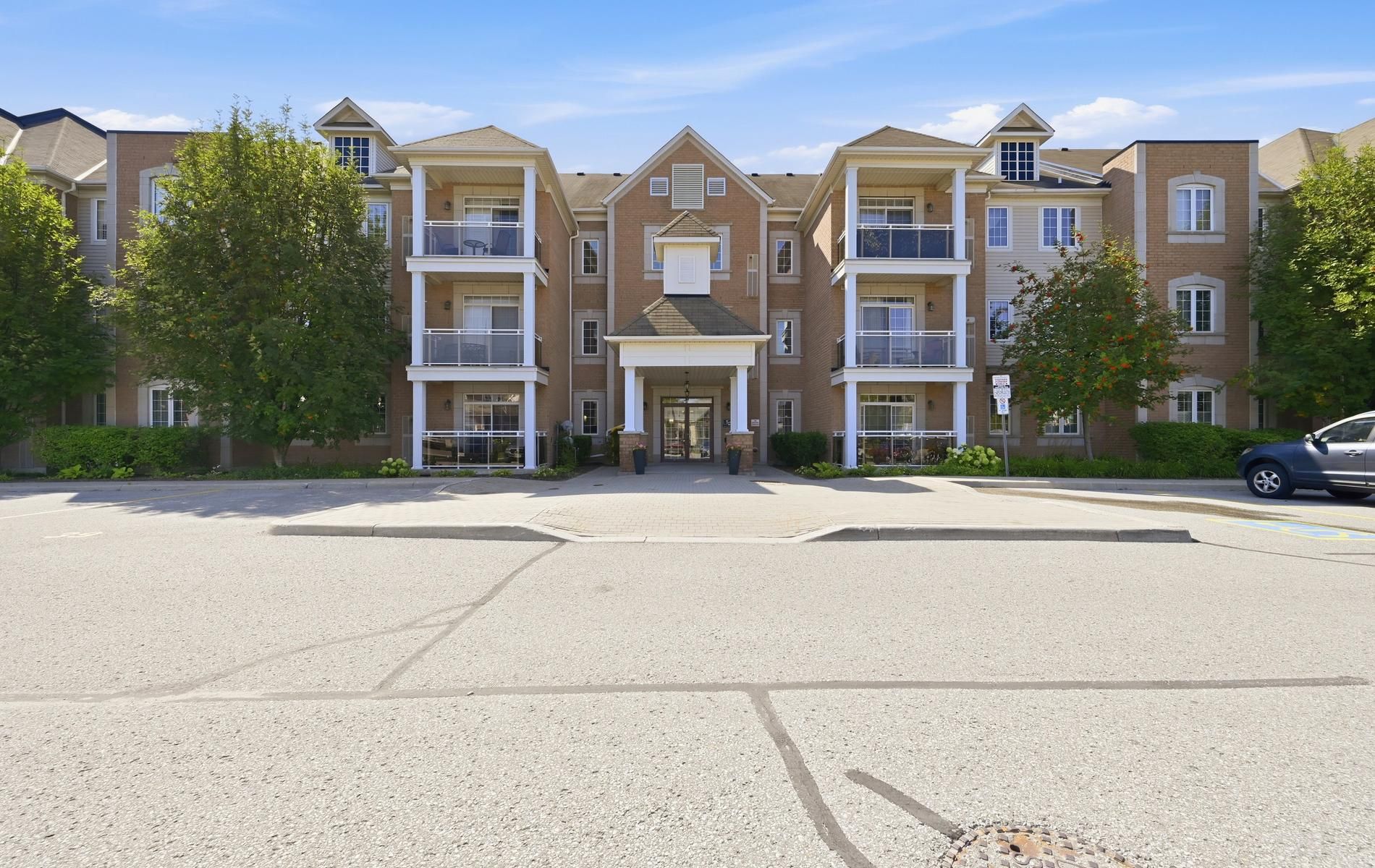 54 Harvey Johnston Way 320, Whitby, On L1m 0j7