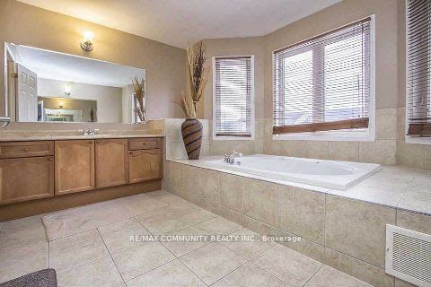 88 Wharnsby Drive Main, Toronto, On M1x 1z9
