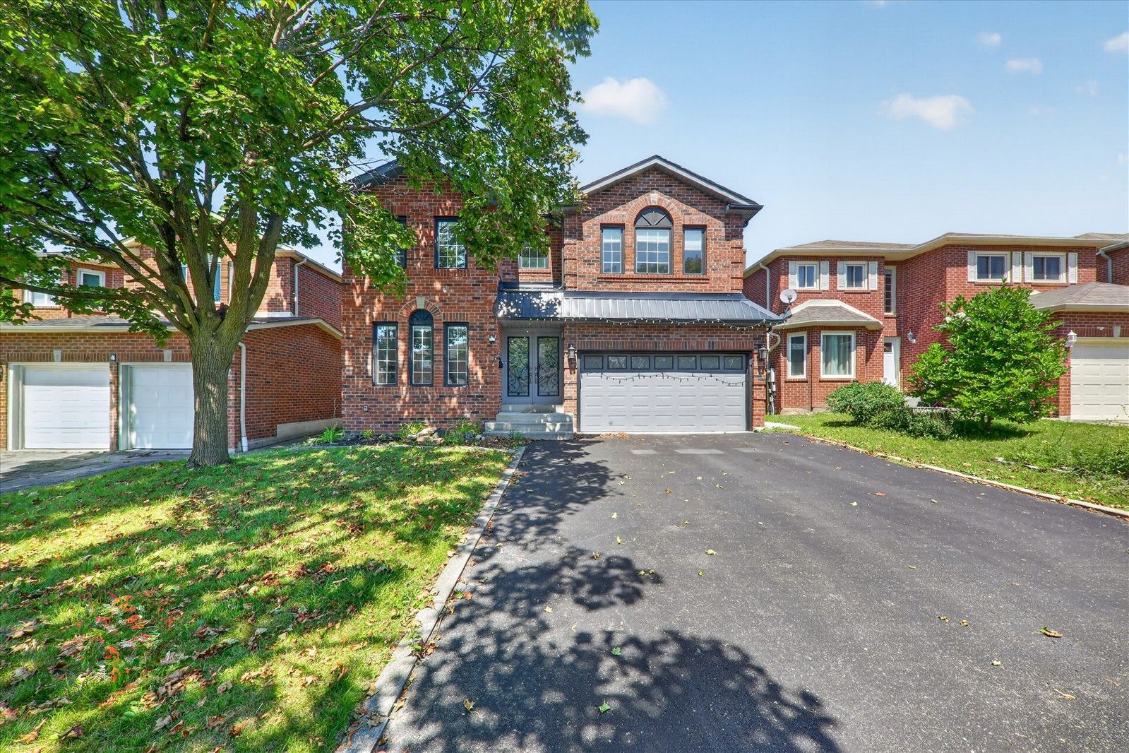 6 Carmichael Drive, Whitby, On L1n 9a4