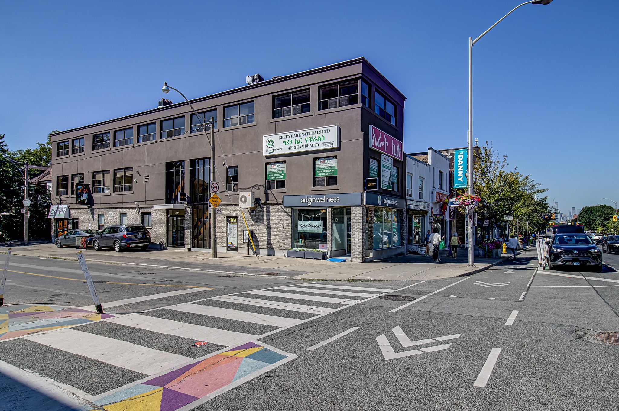 2017 Danforth Avenue 2nd Floor, Toronto, On M4c 1j7
