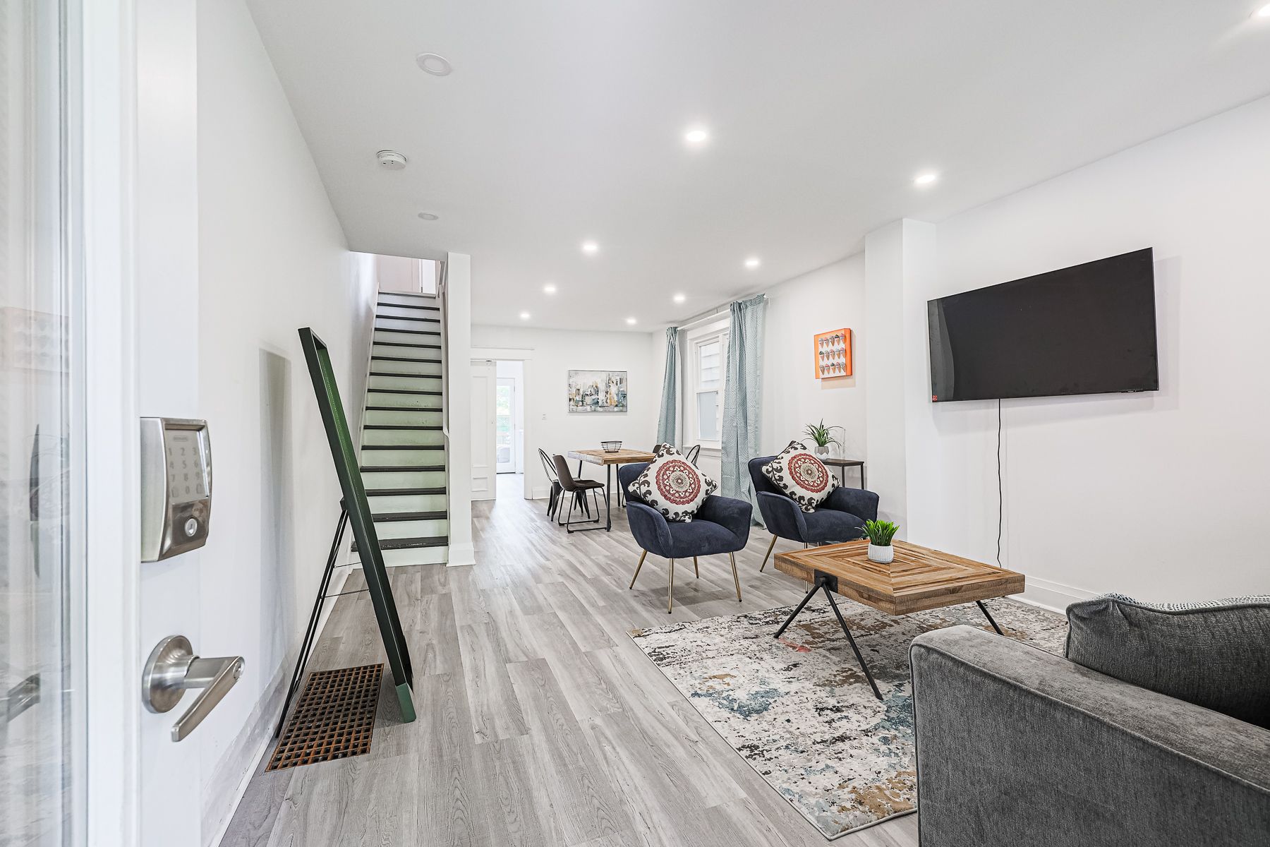 53 Aldridge Avenue, Toronto, On M4c 3w3