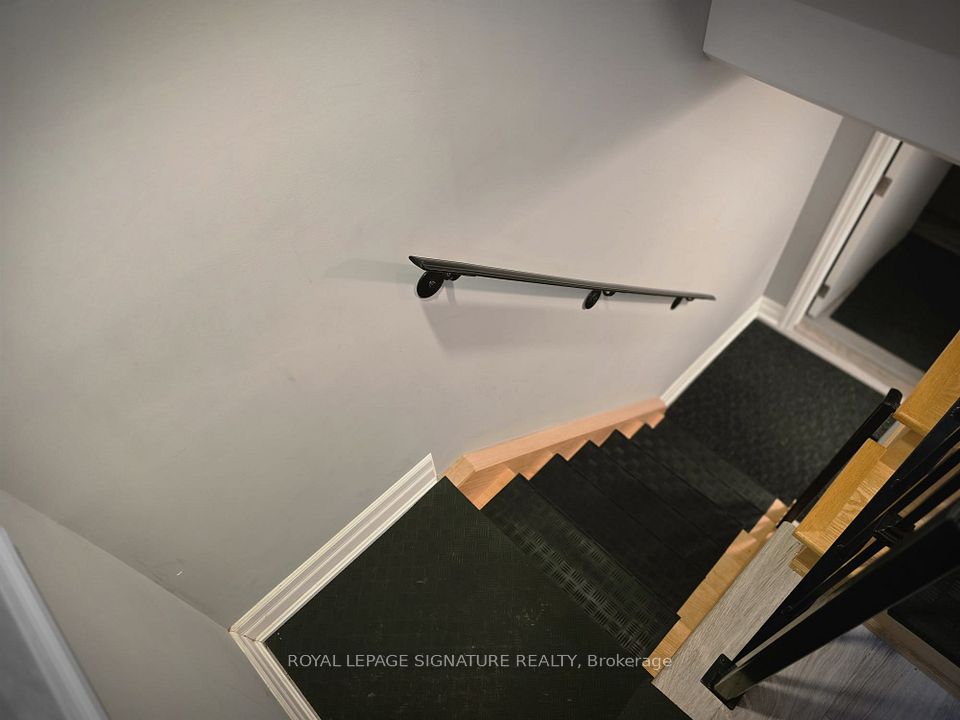 141 Phillip Avenue Upper, Toronto, On M1n 3r6