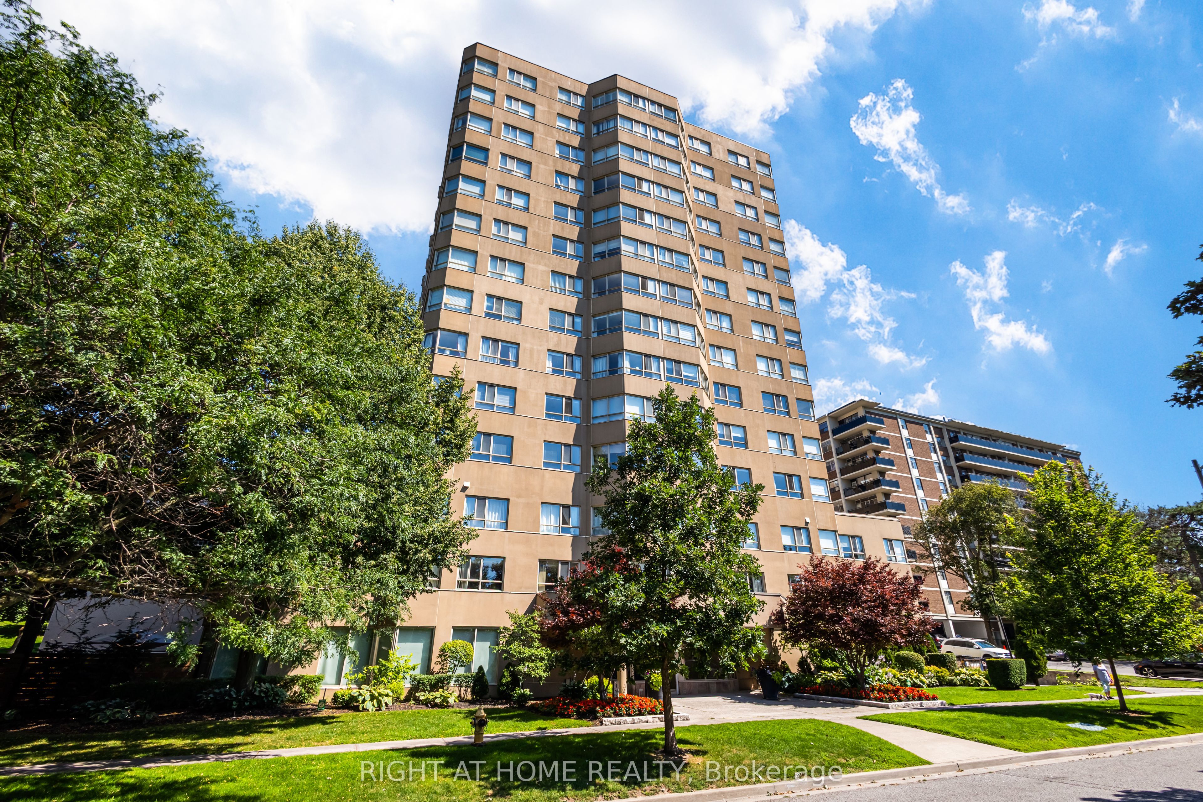 4 Park Vista Drive 912, Toronto, On M4b 3m8