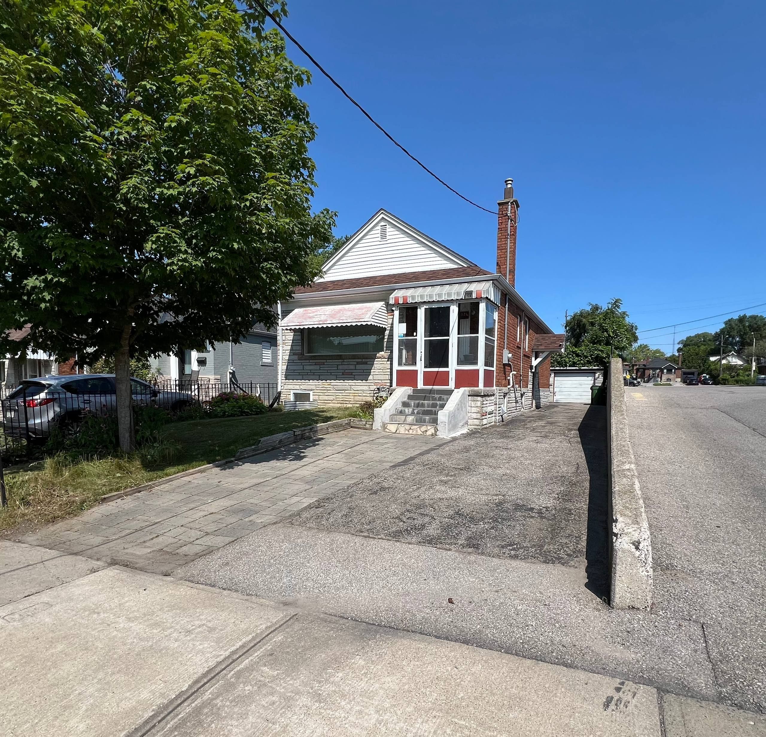 124 Glencrest Boulevard Main, Toronto, On M4b 1l8