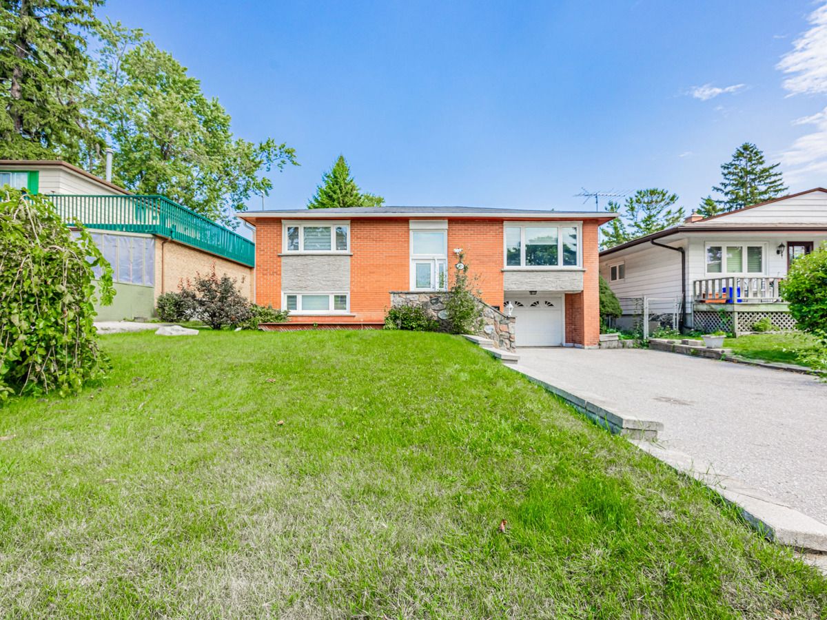 803 Fairview Avenue, Pickering, On L1w 1m7