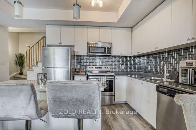 1555 Kingston Road 218, Pickering, On L1v 0e9