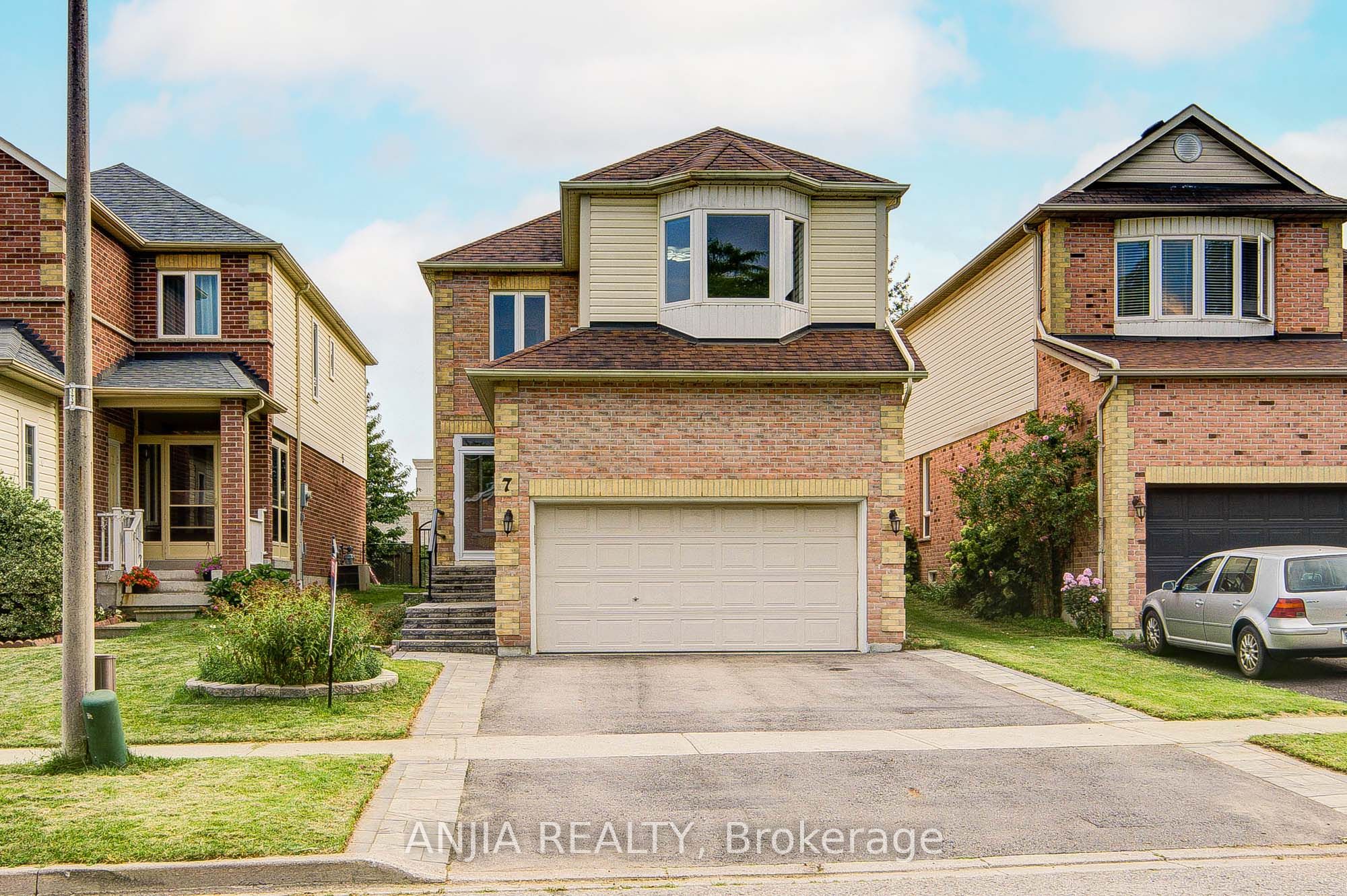 7 Allayden Drive, Whitby, On L1p 1l5