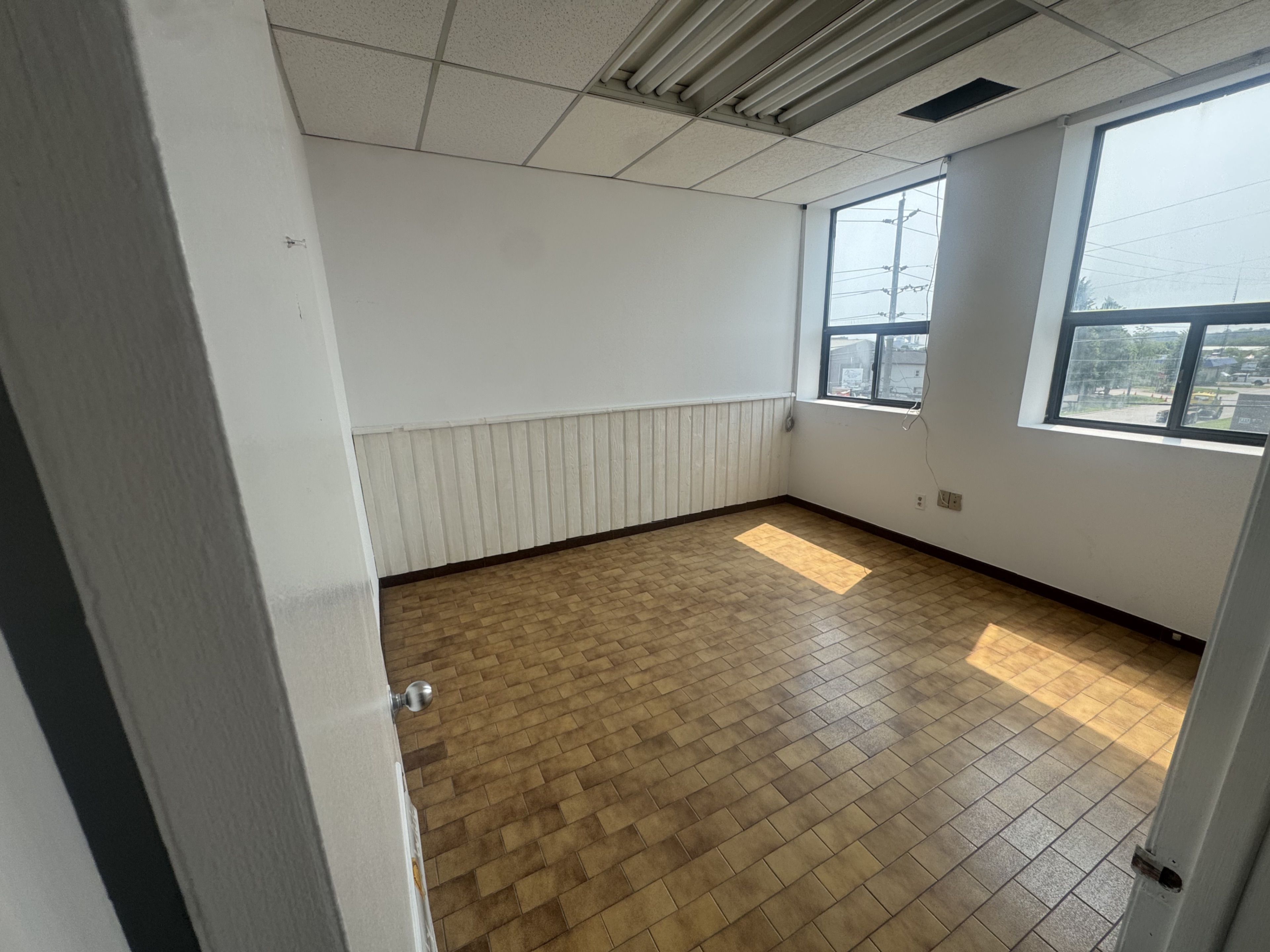 190 Waterloo Street 1a, Oshawa, On L1h 8a7