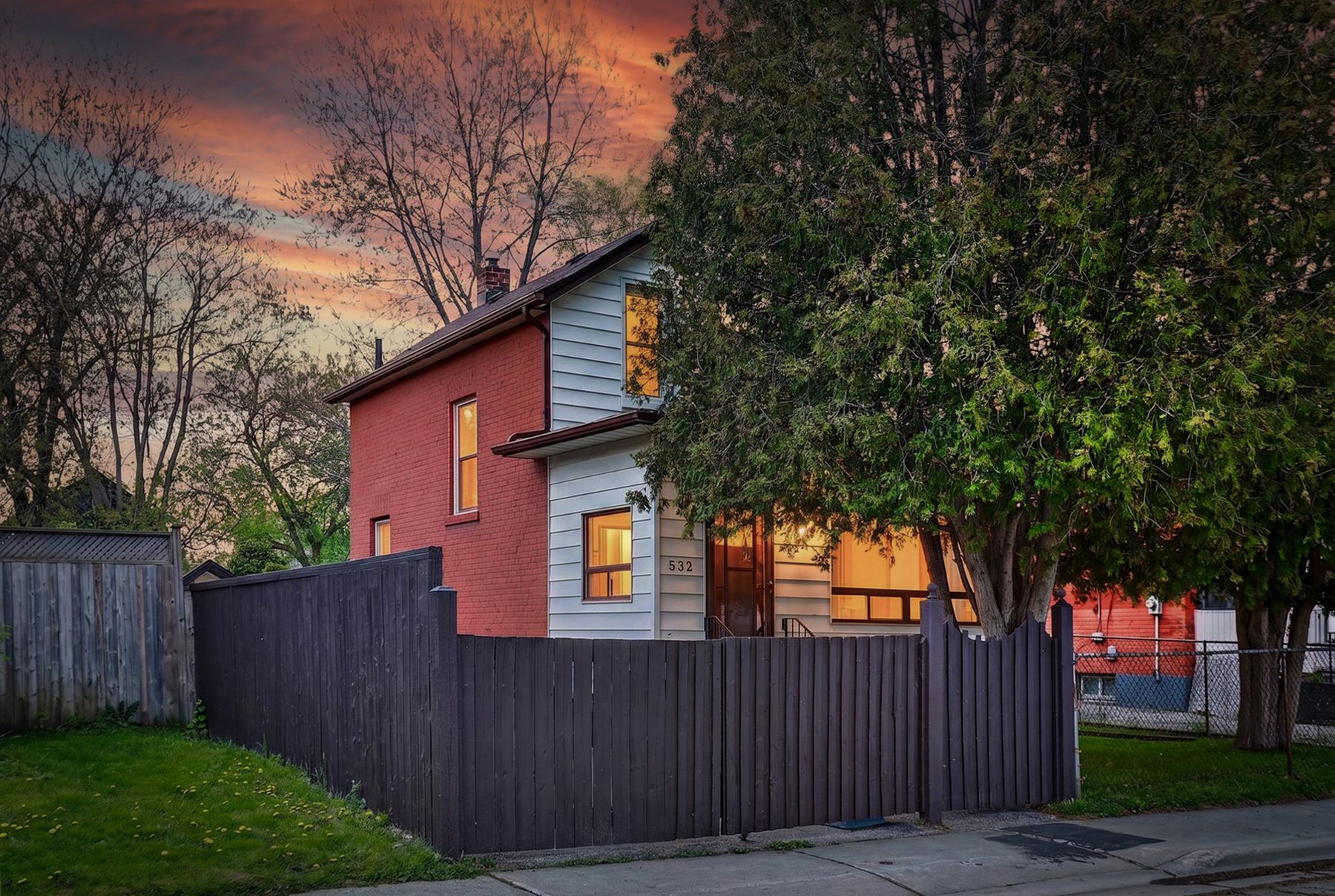 532 Front Street, Oshawa, On L1h 4v2