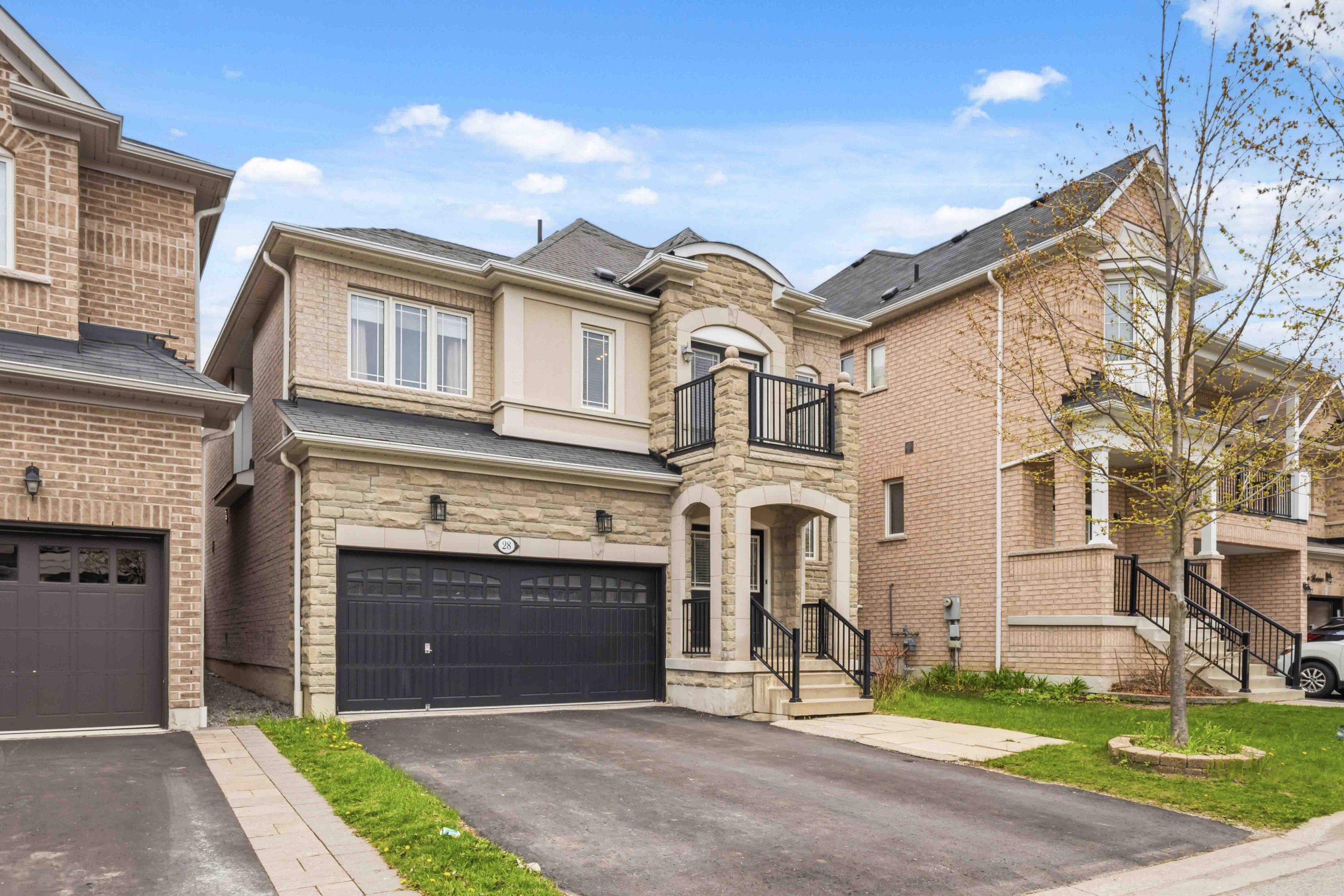 28 Cater Avenue, Ajax, On L1z 0g1