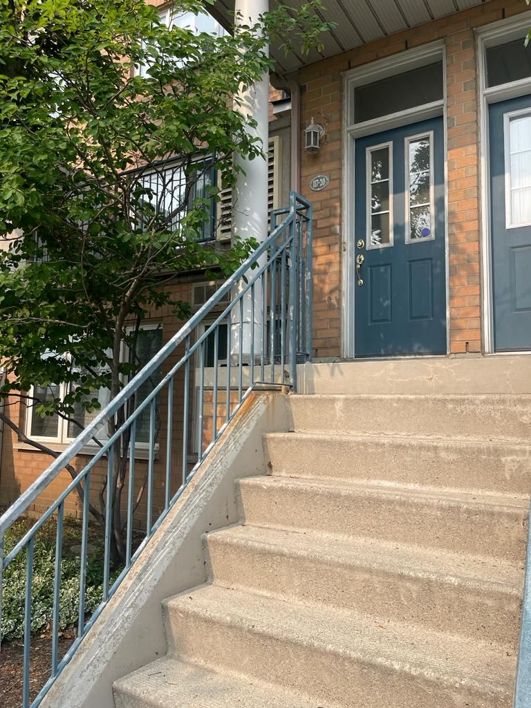 117 Omni Drive 20, Toronto, On M1p 5a5