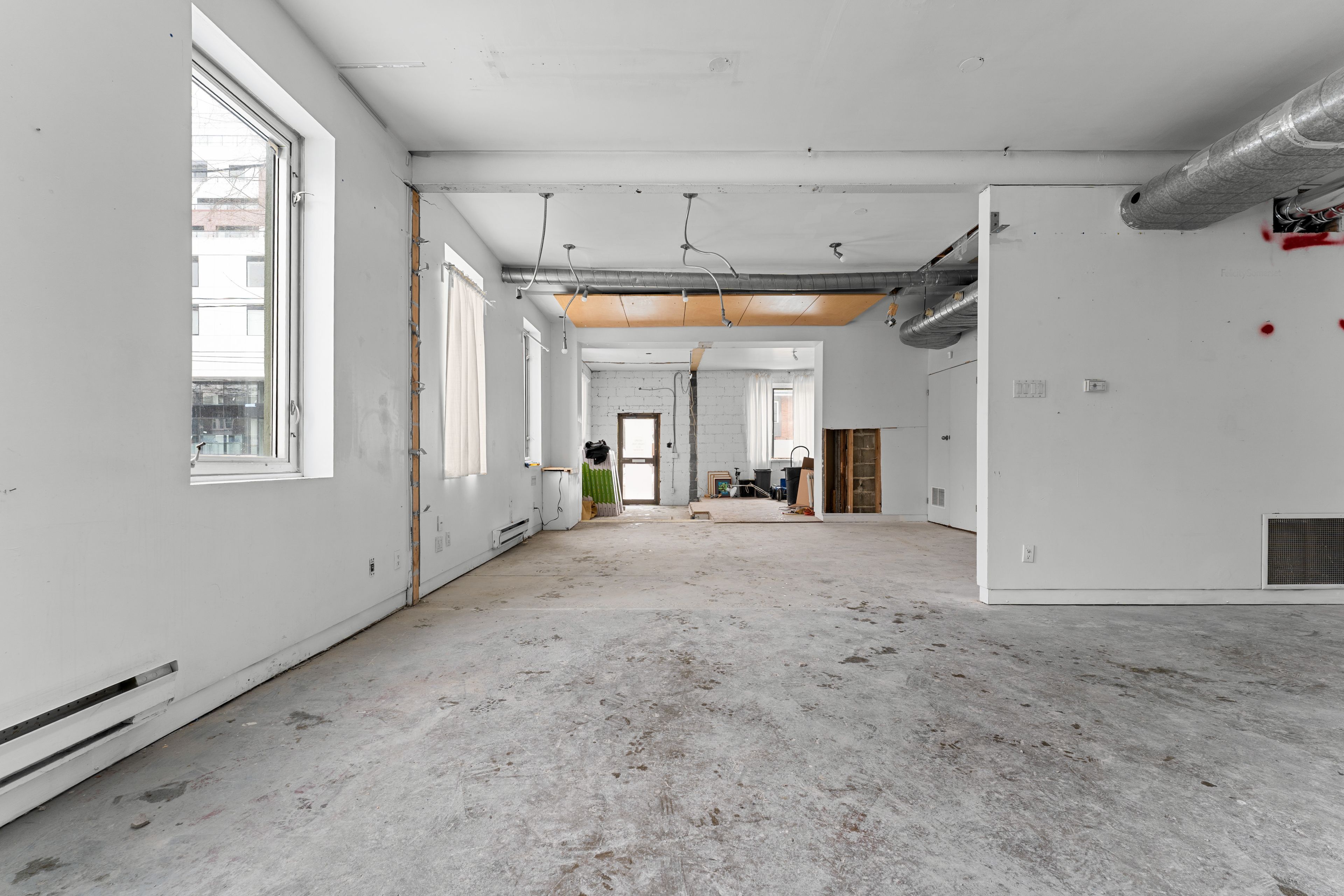 1558 Queen Street E, Toronto, On M4l 1e8