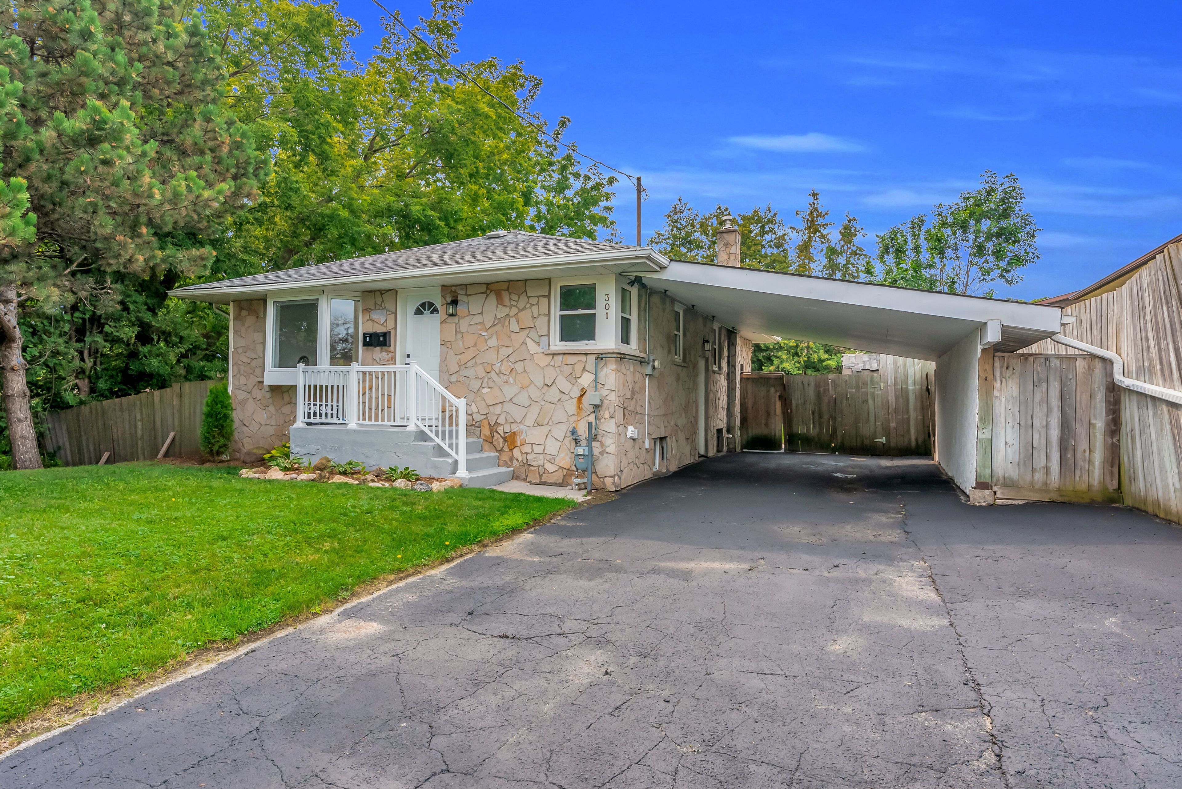 301 Geneva Avenue, Oshawa, On L1j 1l9