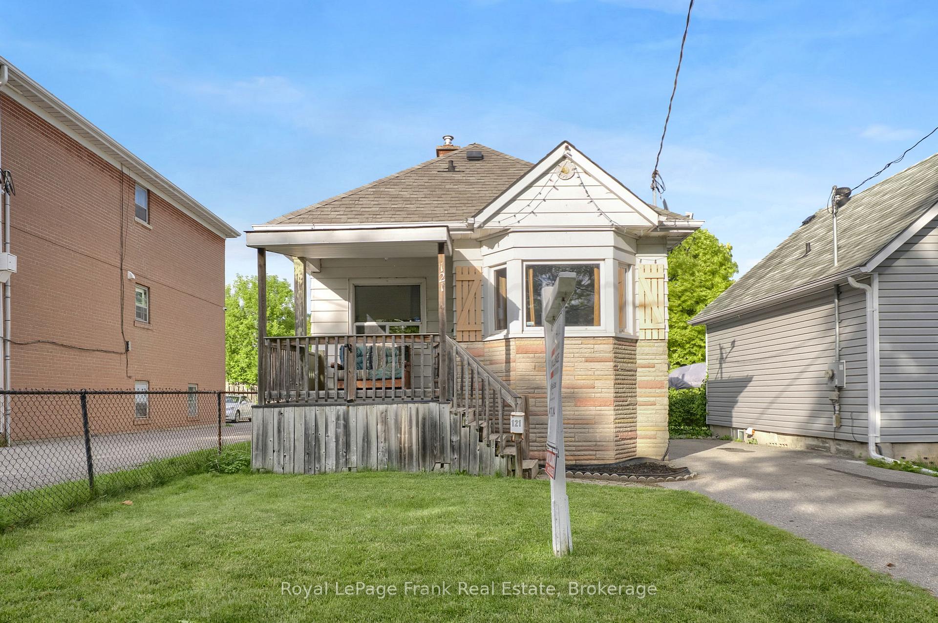 121 Cromwell Avenue, Oshawa, On L1j 4t5