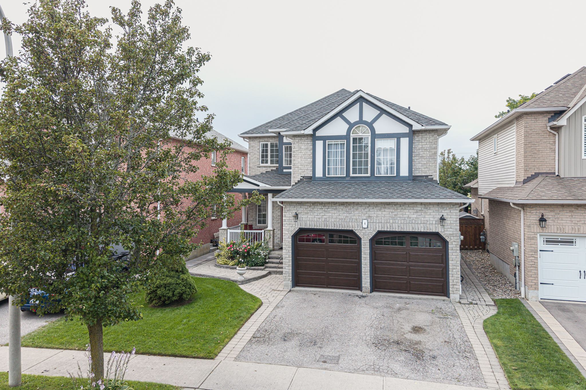 4 Divine Drive, Whitby, On L1r 2t4