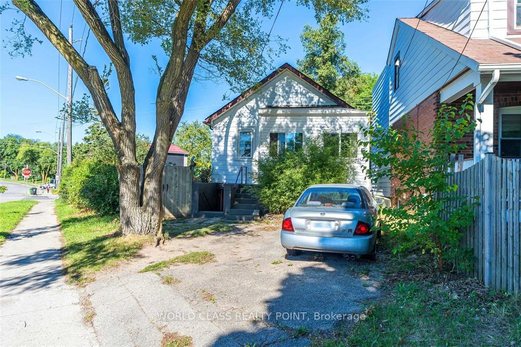 1 Mcintosh Street, Toronto, On M1n 3y3