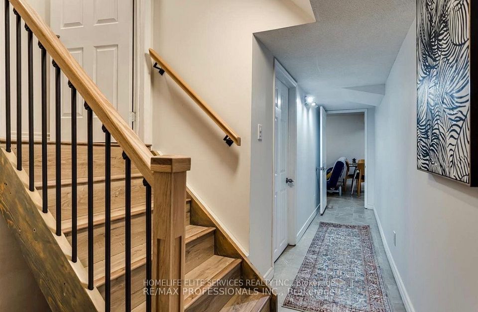 32 Heaver Drive, Whitby, On L1n 8x2