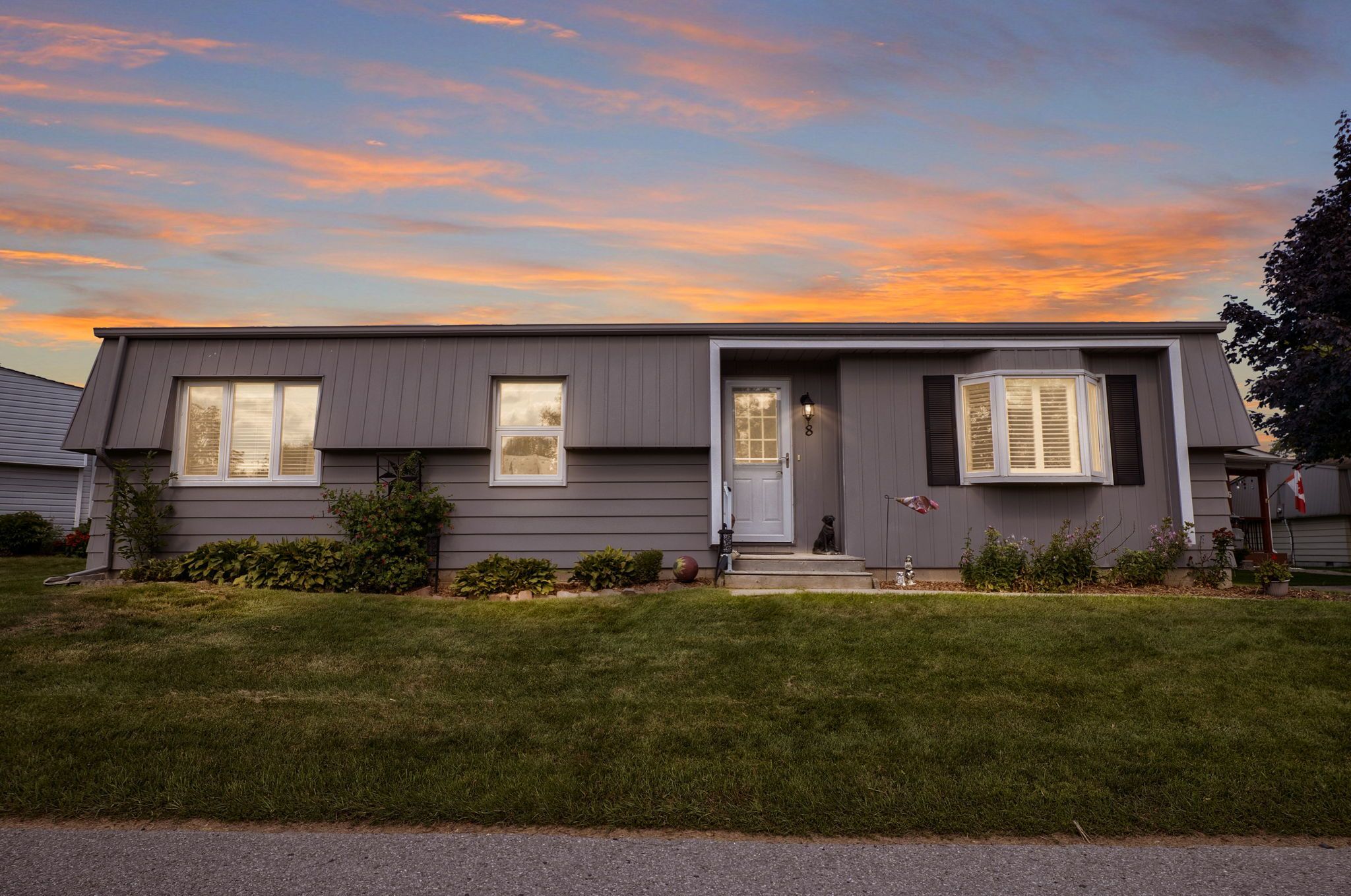 8 Wheelhouse Drive, Clarington, On L1b 1b9