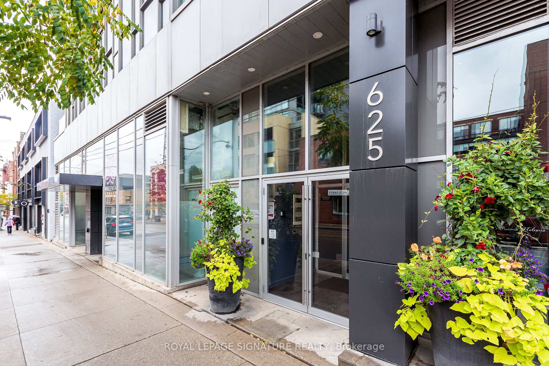 625 Queen Street E 211, Toronto, On M4m 1g7