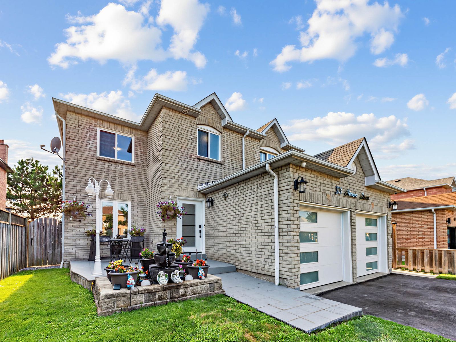 53 Howes Street, Ajax, On L1t 3v4