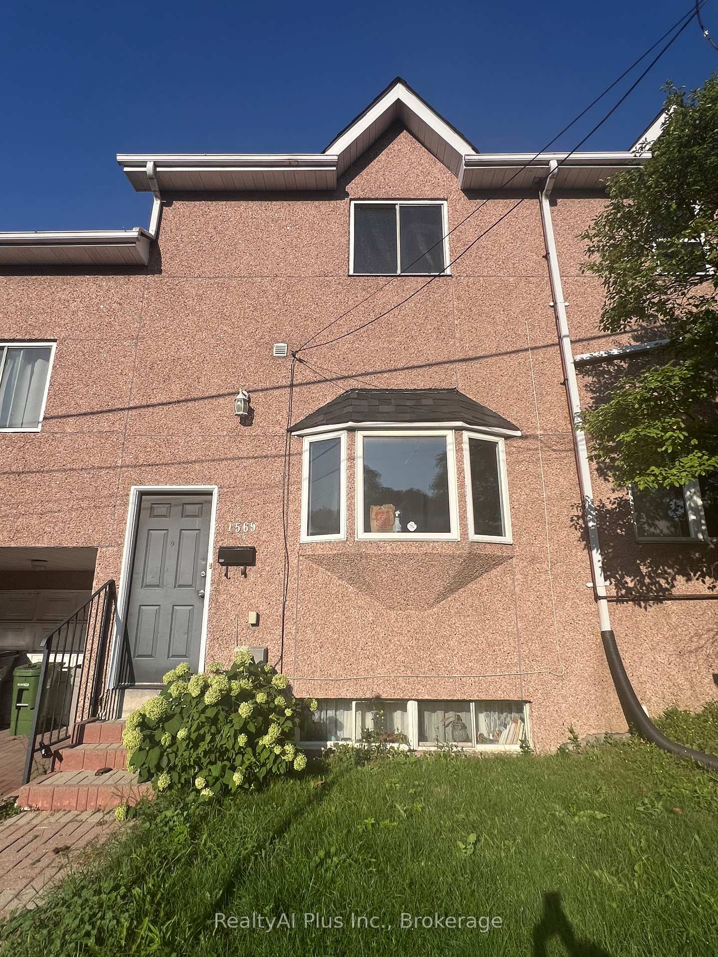 1569a Kingston Road, Toronto, On M1n 1r9