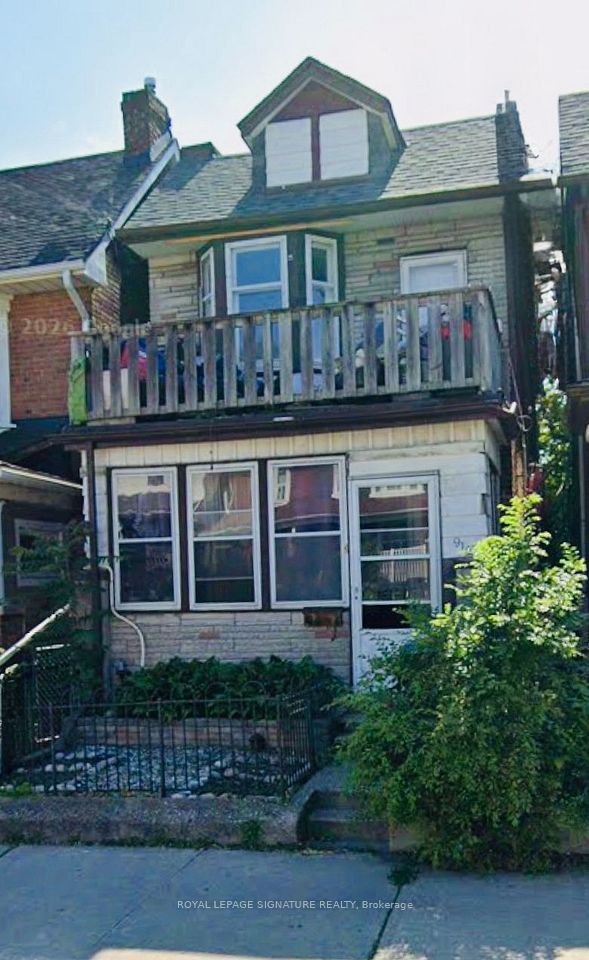 916 Woodbine Avenue, Toronto, On M4c 4b7