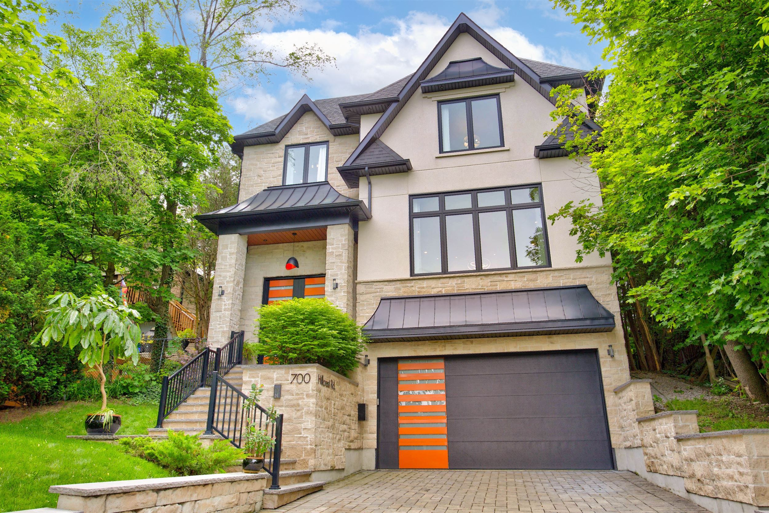 700 Hillcrest Road, Pickering, On L1w 2p1