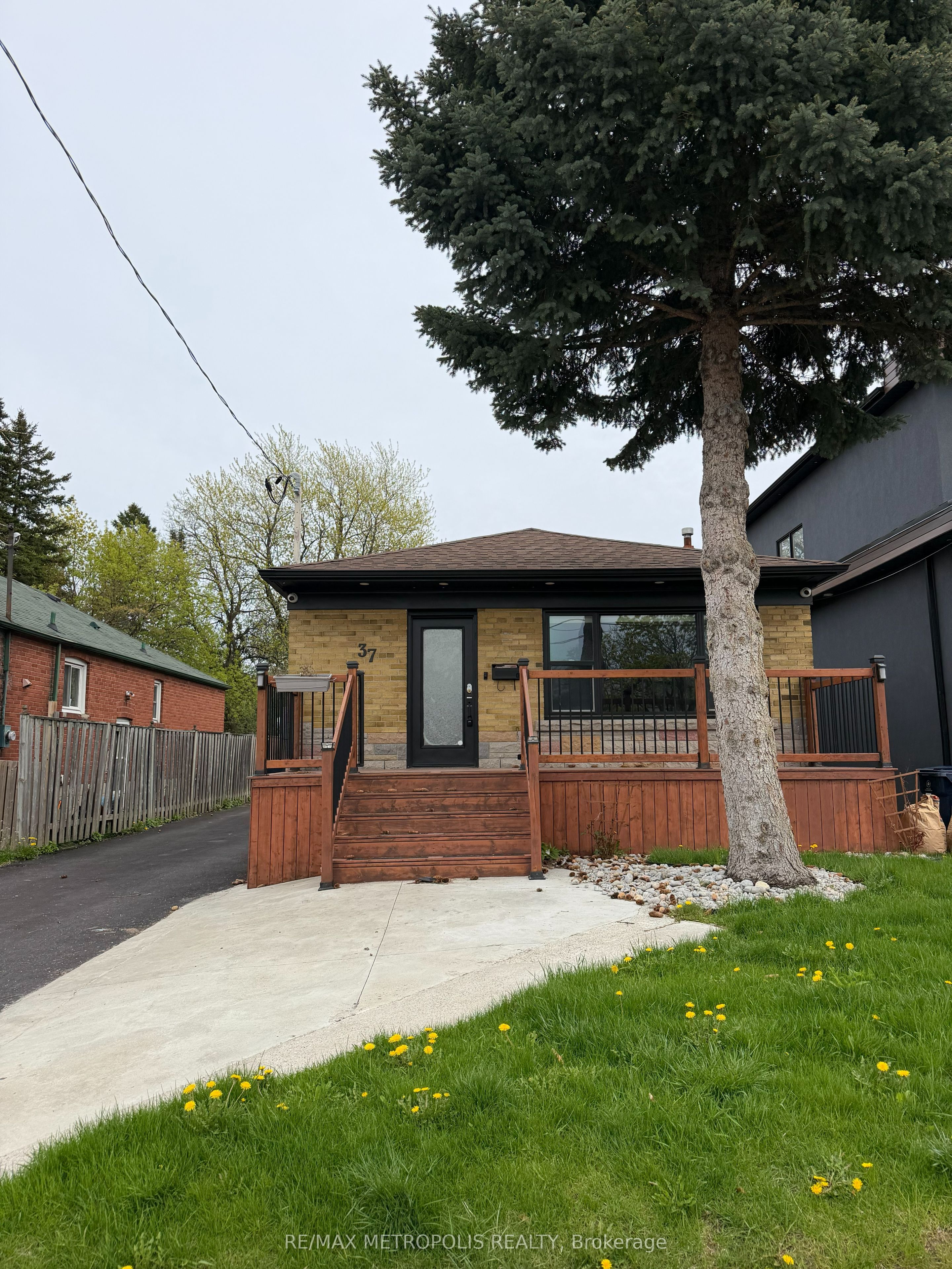 37 Lynvalley Crescent, Toronto, On M1r 2v1