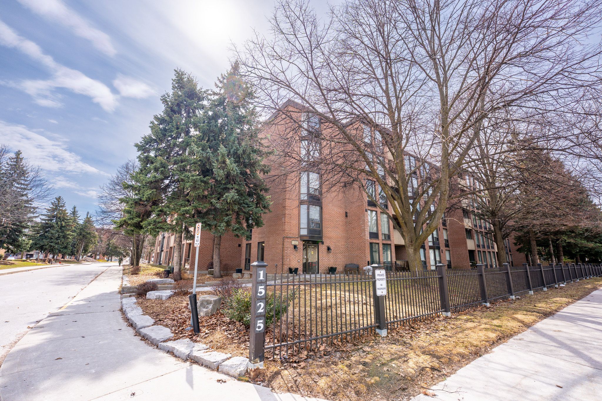 1525 Diefenbaker Court 402, Pickering, On L1v 3w1