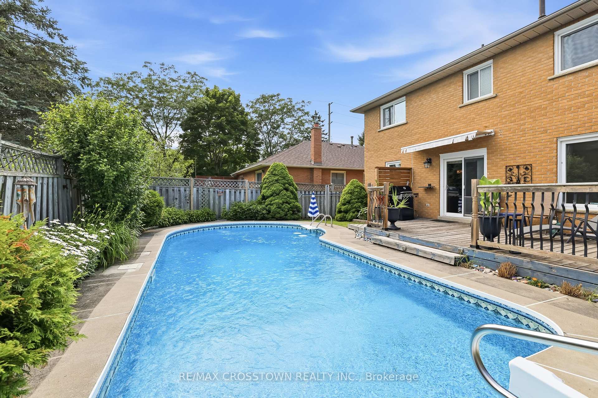 4 Martinet Street, Whitby, On L1n 8k8