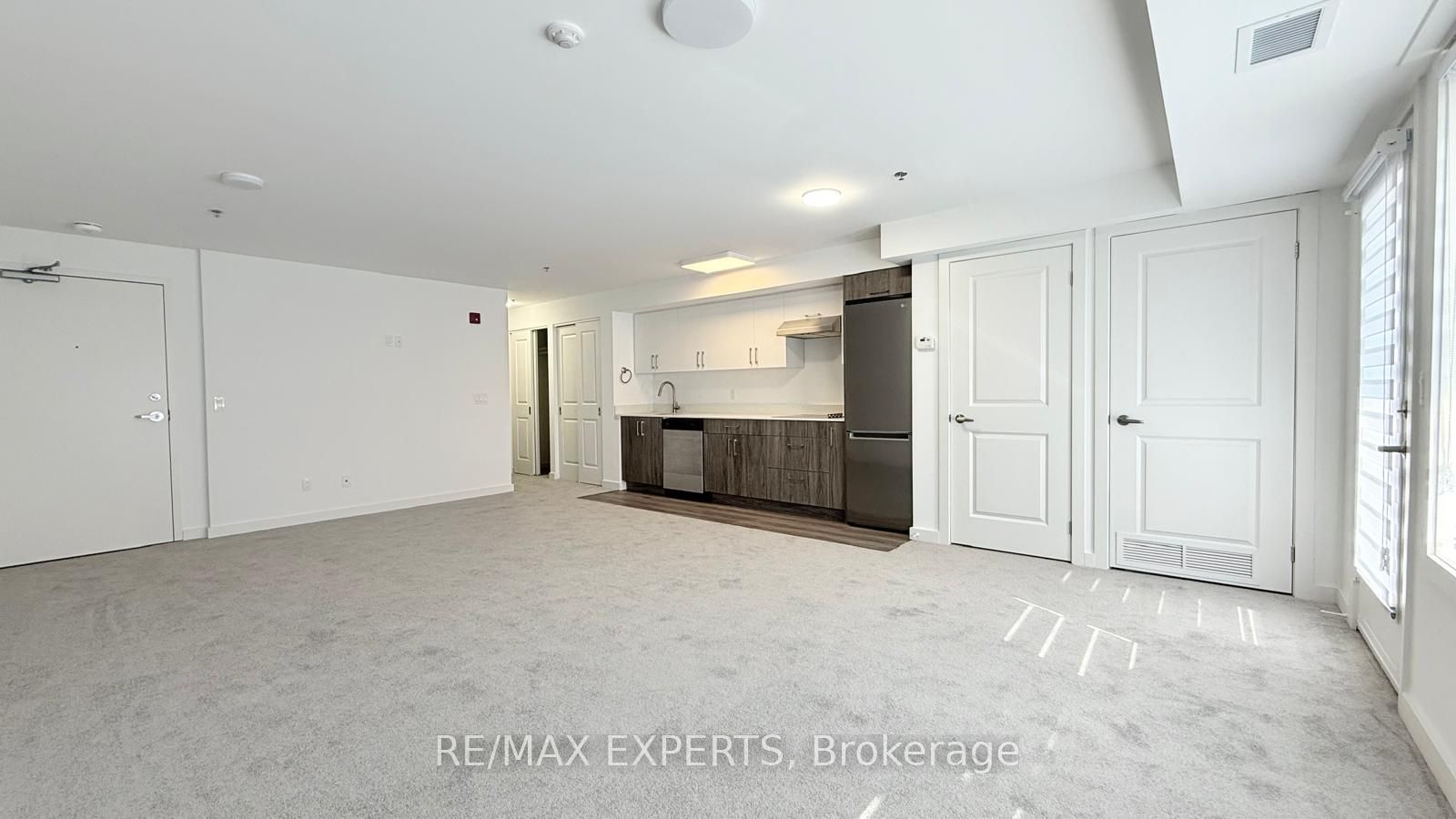 45 Connaught Avenue 404, Toronto, On M4l 2v8