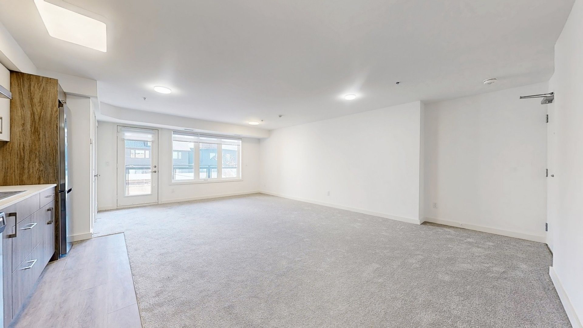 45 Connaught Avenue 203, Toronto, On M4l 2v8