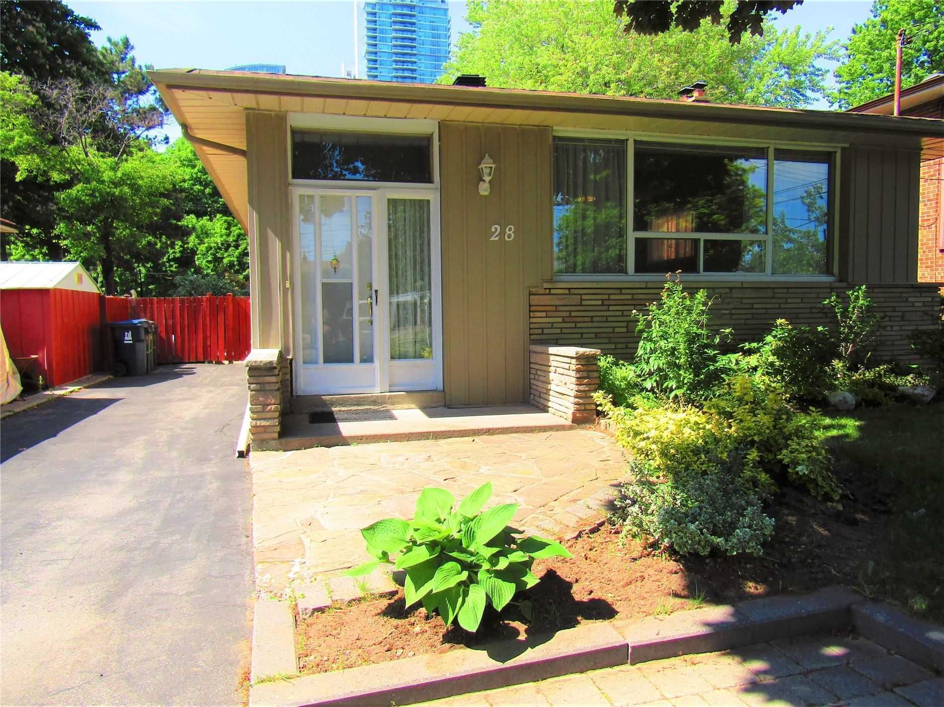 28 Aspendale Drive Main, Toronto, On M1p 4j6