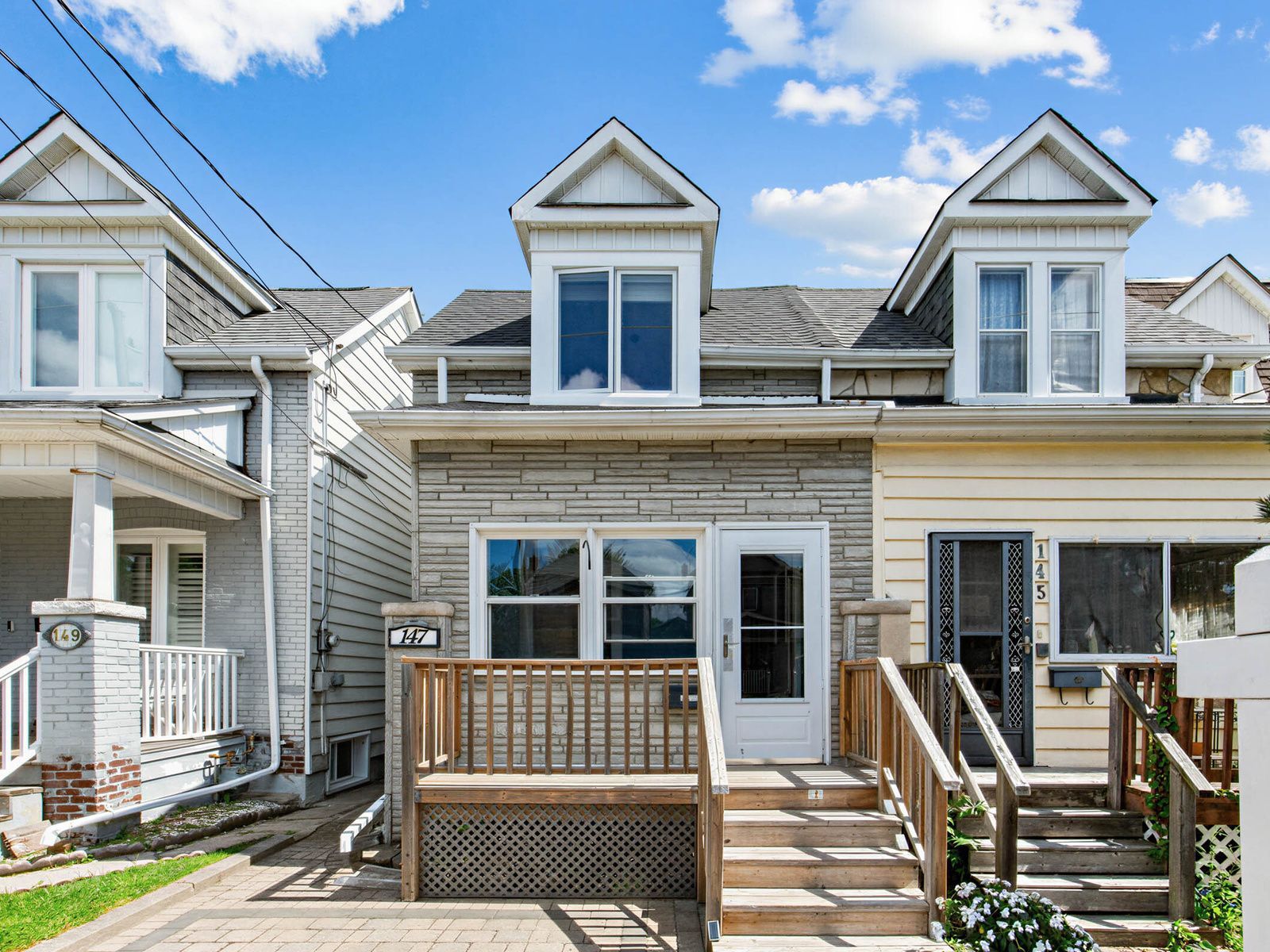 147 Chisholm Avenue, Toronto, On M4c 4v9