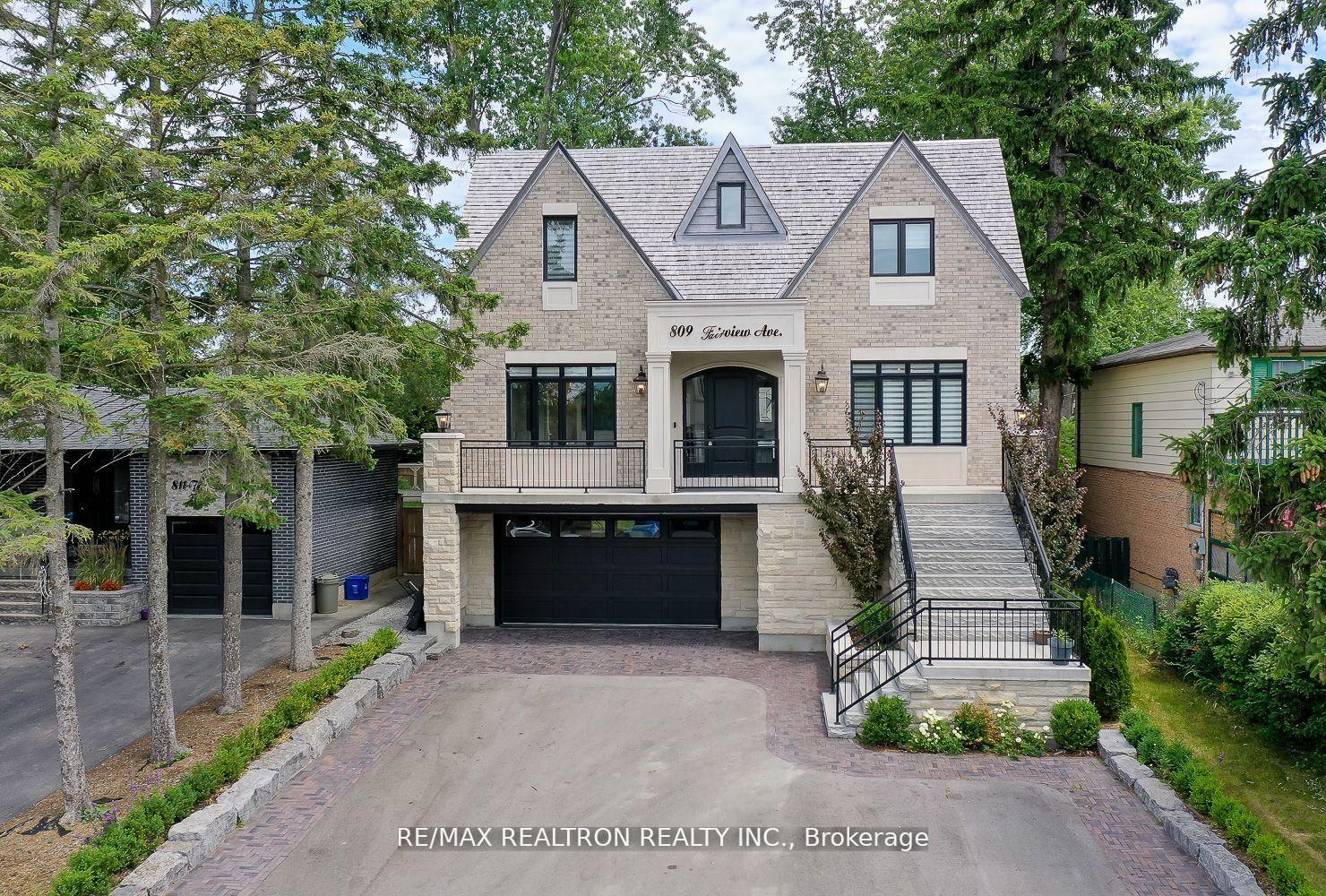 809 Fairview Avenue, Pickering, On L1w 1m7
