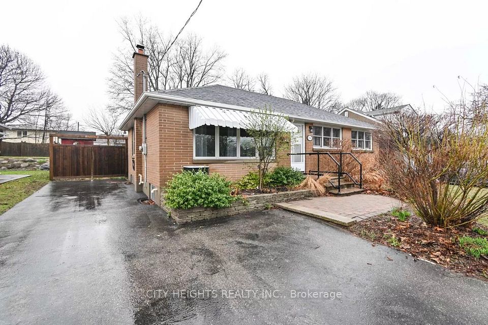 936 Somerville Street Main, Oshawa, On L1g 4j7