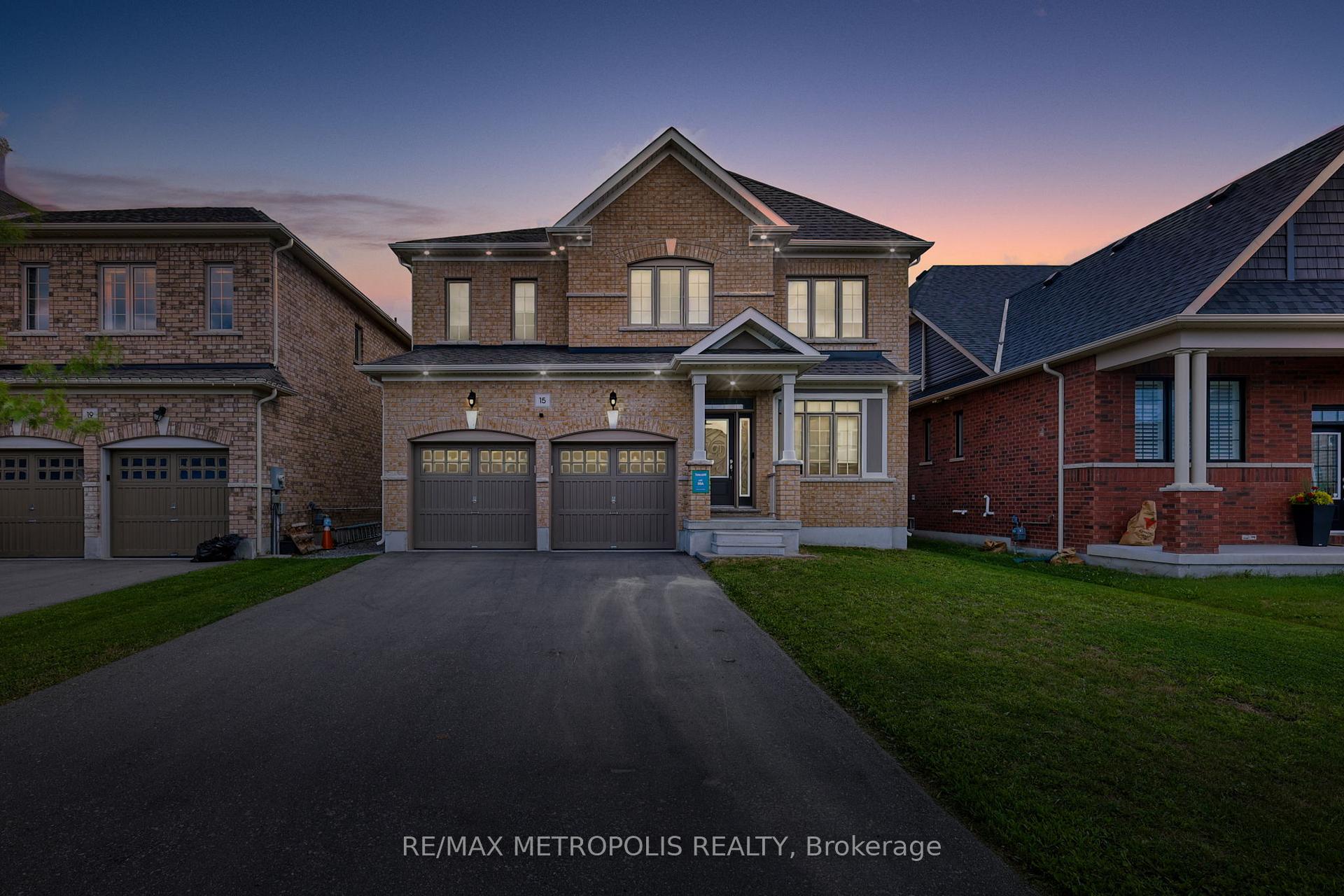 15 Douglas Kemp Crescent Main & Upper, Clarington, On L1c 7e3