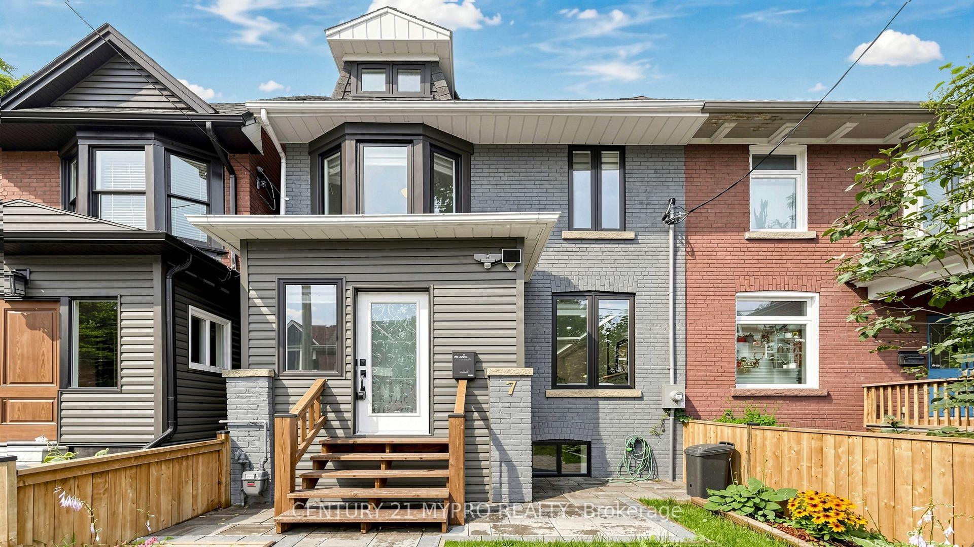 7 Cherry Nook Gardens, Toronto, On M4l 1j5