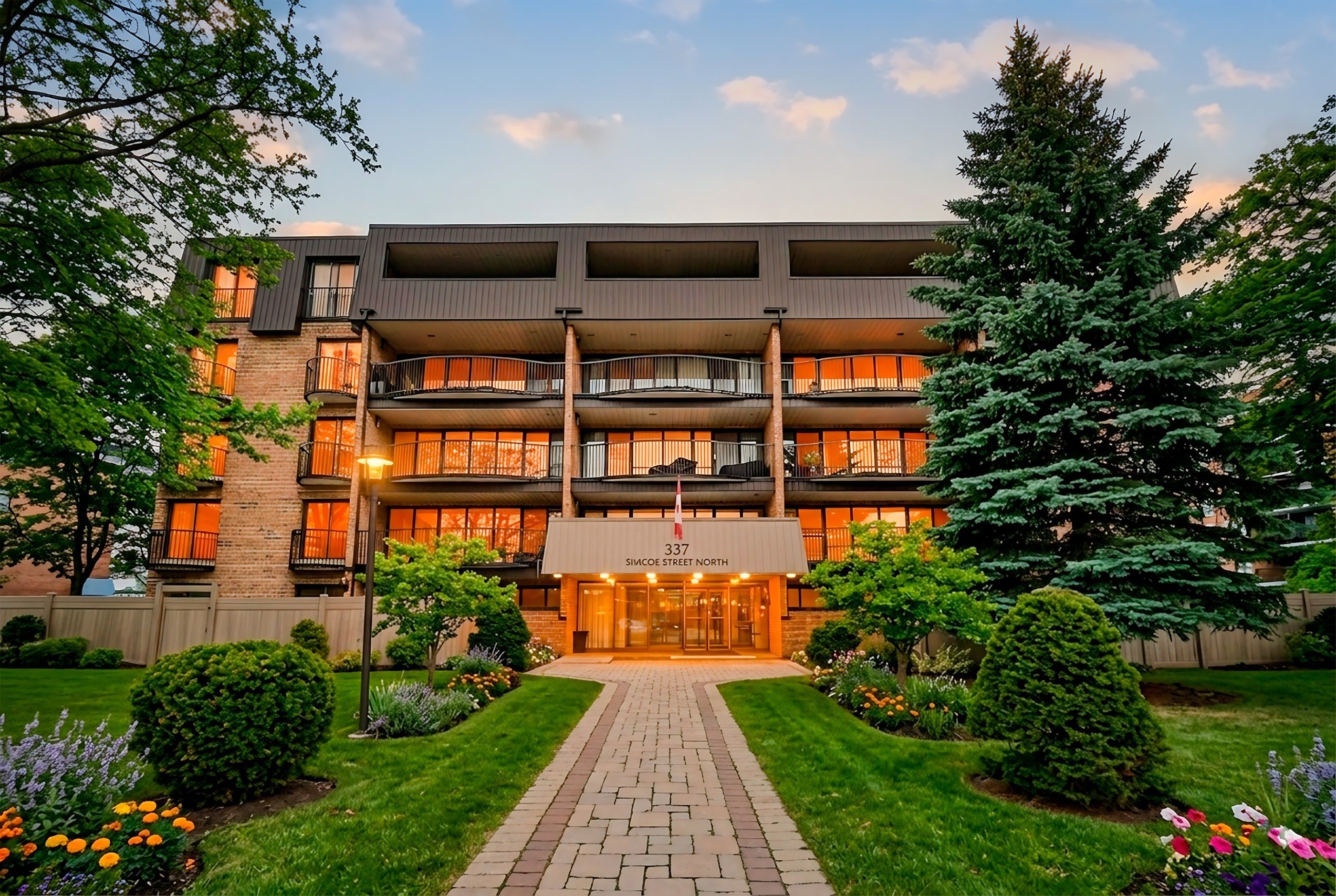 337 Simcoe Street 401, Oshawa, On L1g 4t2