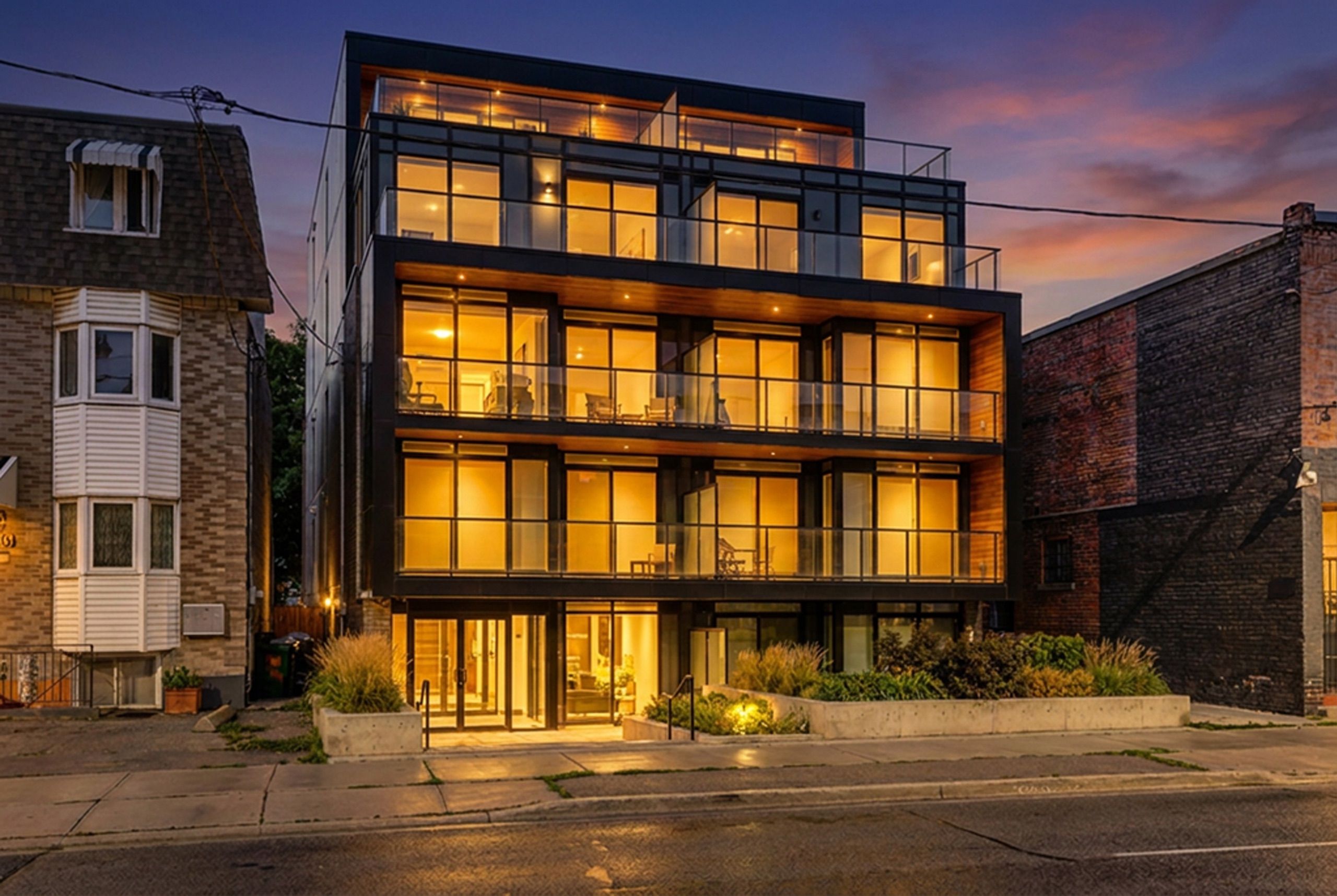 890 & 892 Broadview Avenue, Toronto, On M4k 2r1
