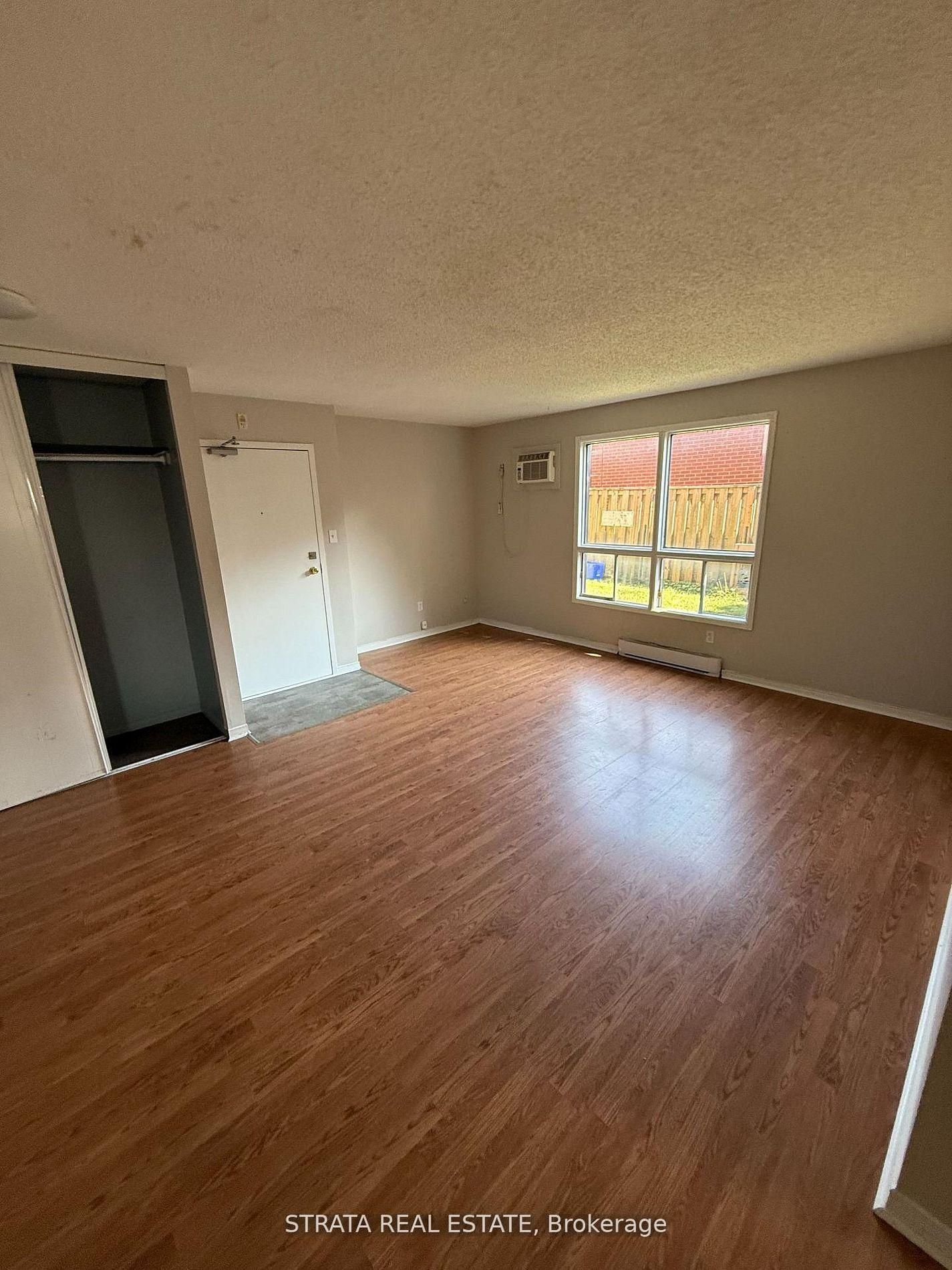 338 Malaga Road 1, Oshawa, On L1j 1n7