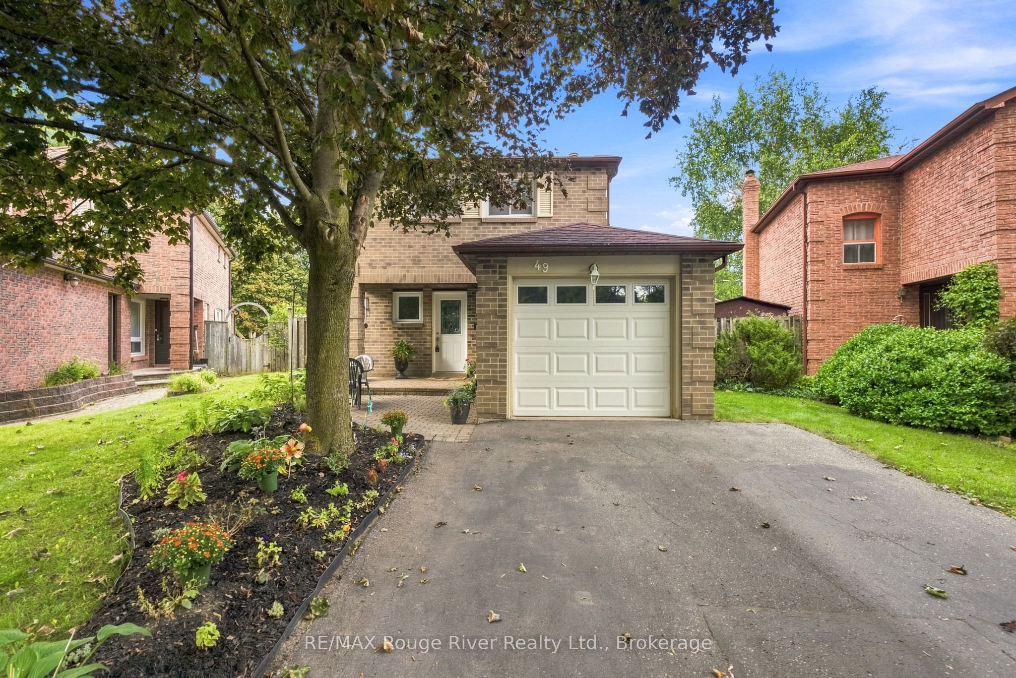 49 Fisher Crescent, Ajax, On L1t 2e8