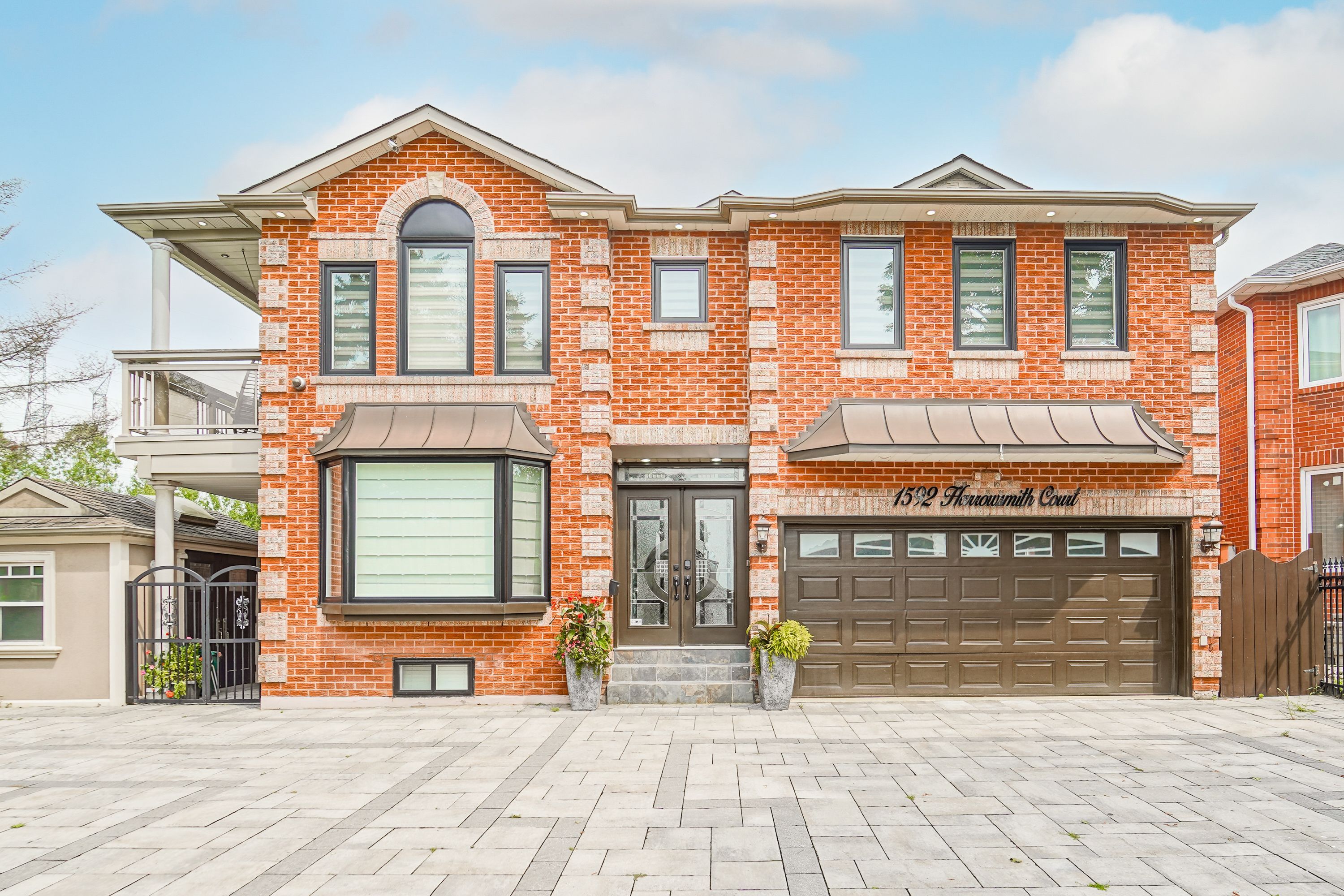 1592 Harrowsmith Court N, Pickering, On L1x 2l9