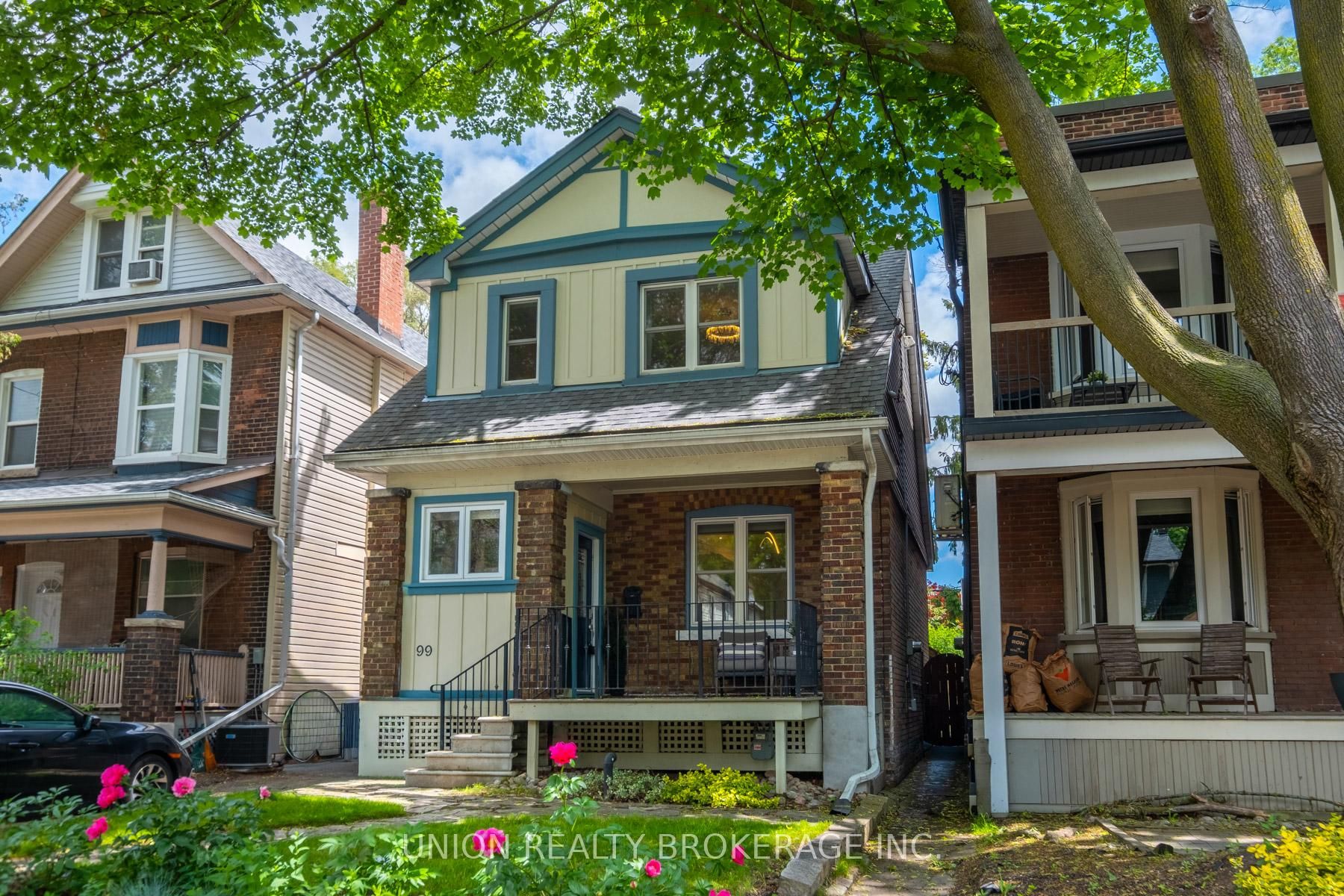 99 Hiawatha Road, Toronto, On M4l 2x7