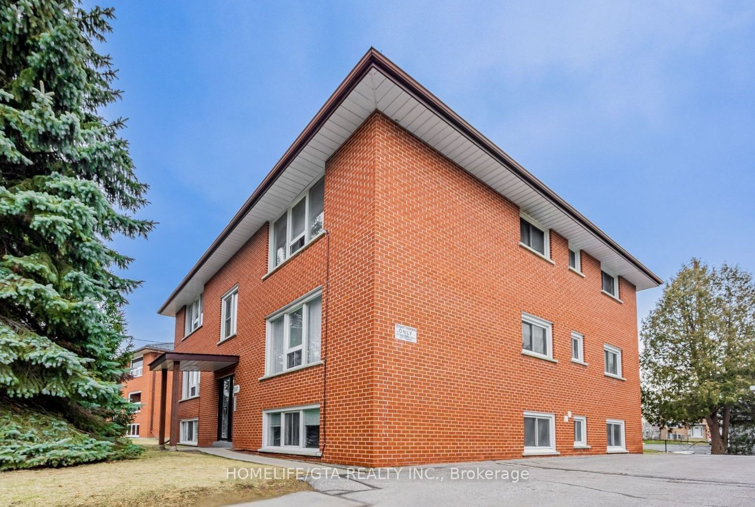 587 Digby Avenue 2, Oshawa, On L1g 1w7