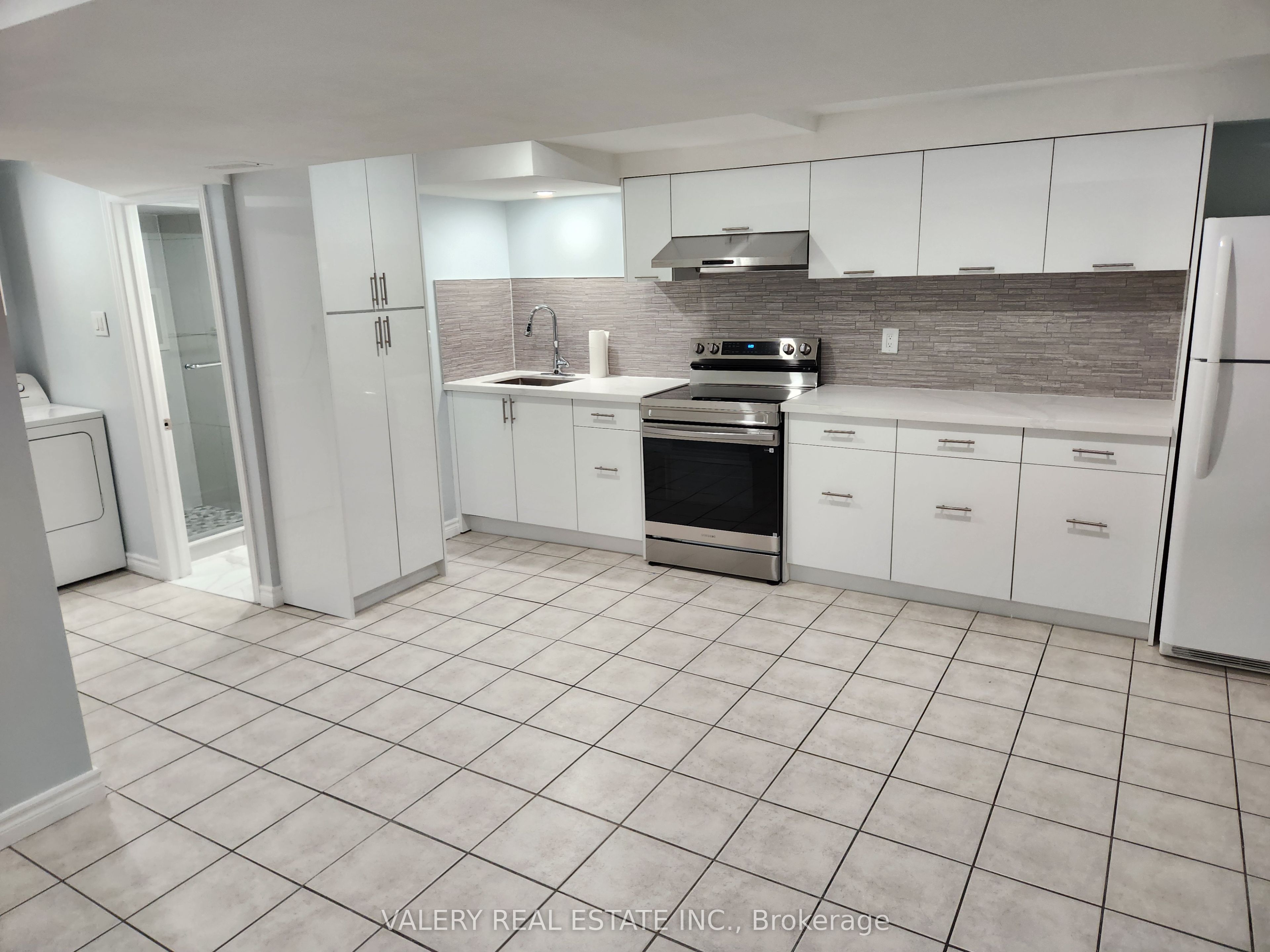 28 Iles Street, Ajax, On L1t 3v4