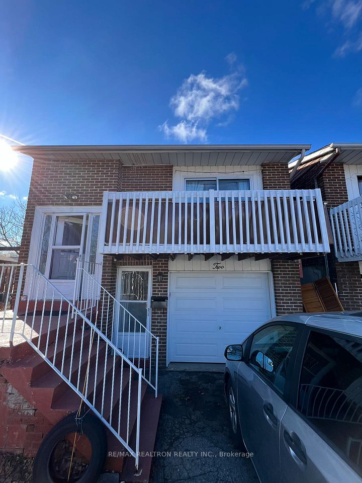 2 Plum Brook Crescent Upper, Toronto, On M1s 3z8